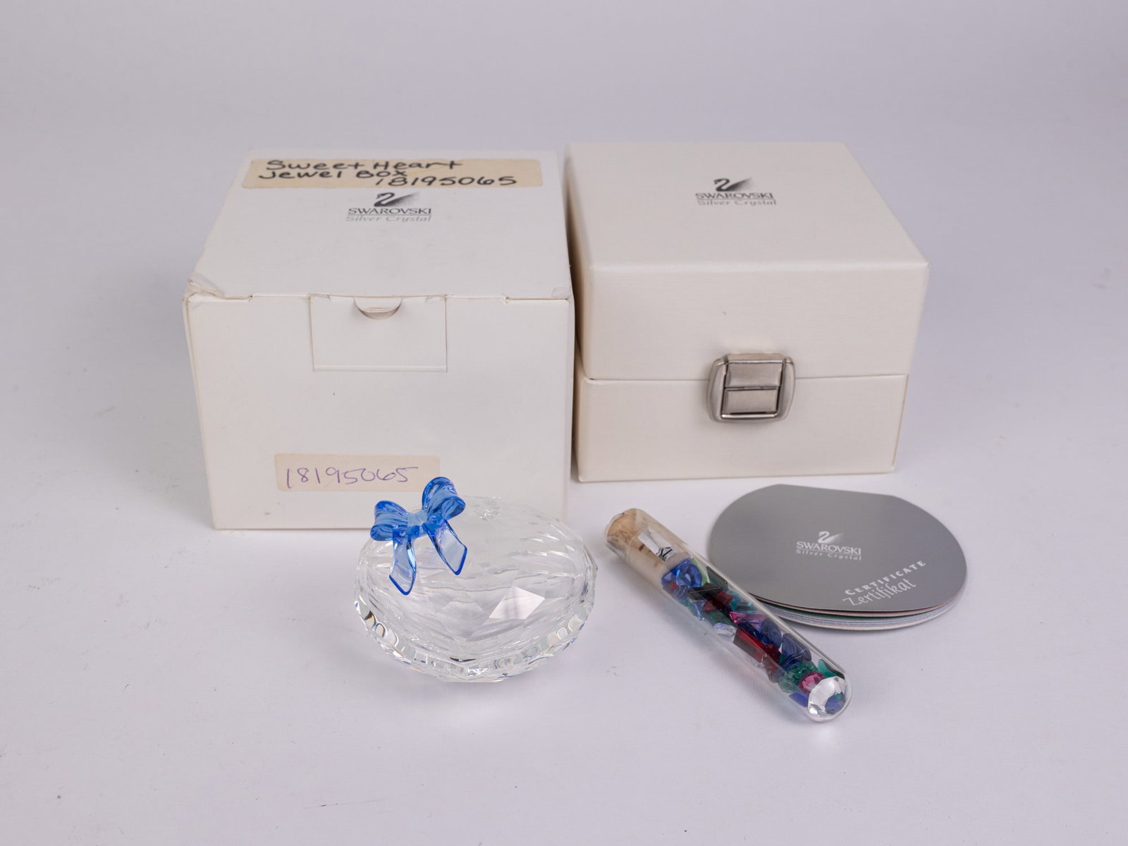 Swarovski Sweet Heart Crystal Jewel Box IOB: Swarovski Sweet Heart Crystal Jewel Box IOB Size 2" H Literature Brooks Auction – Online Auction Terms & Conditions Contact: (856) 694-2960 | info@brooks.auction READ BEFORE YOU BID: We want