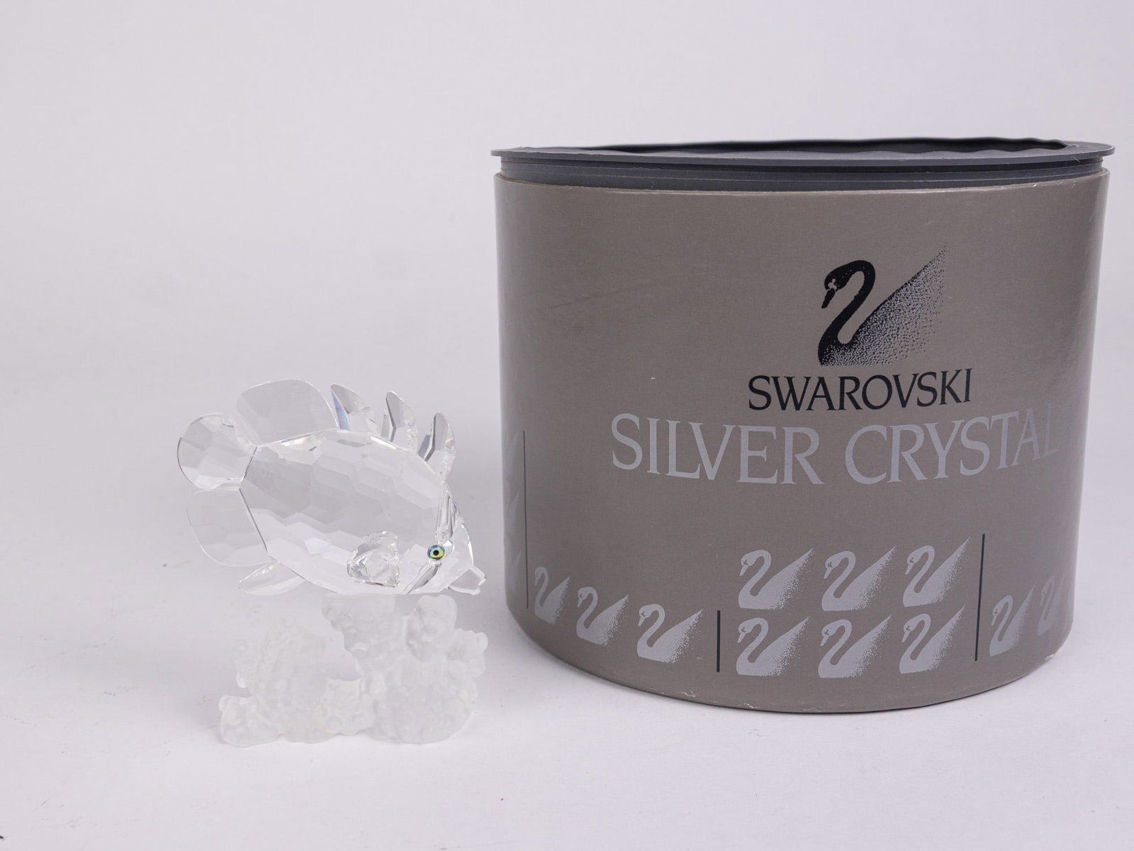Swarovski " Butterfly Fish on Coral" Crystal Figurine IOB: Swarovski " Butterfly Fish on Coral" Crystal Figurine IOB Size 4" L Literature Brooks Auction – Online Auction Terms & Conditions Contact: (856) 694-2960 | info@brooks.auction READ BEFORE YOU
