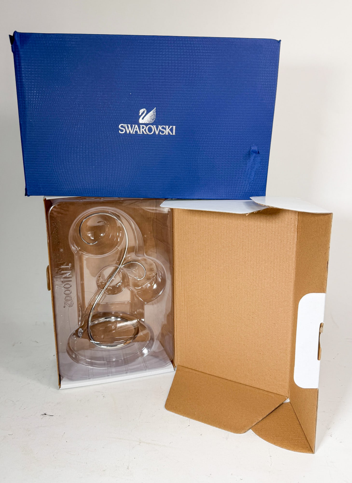 Swarovski Christmas Ornament Home Display IOB: Swarovski Christmas Ornament Home Display IOB Size 7.25" H Literature Brooks Auction – Online Auction Terms & Conditions Contact: (856) 694-2960 | info@brooks.auction READ BEFORE YOU BID: