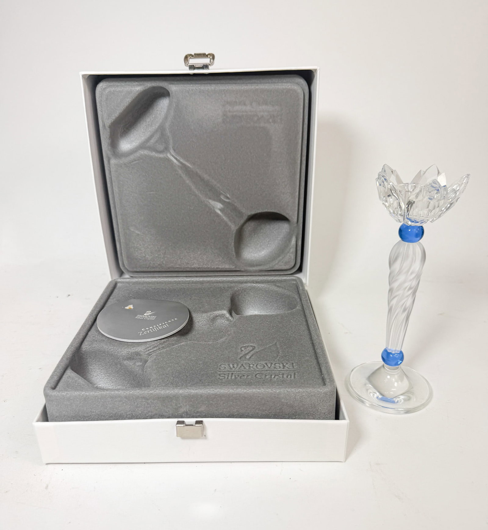 Swarovski Silver Crystal Blue Flower Candleholder IOB: Swarovski Silver Crystal Blue Flower Candleholder IOB Size 6.5" H Literature Brooks Auction – Online Auction Terms & Conditions Contact: (856) 694-2960 | info@brooks.auction READ BEFORE YOU