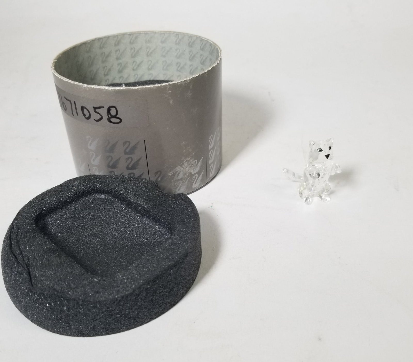 Swarovski " Standing Cat " Crystal Figurine IOB: Swarovski " Standing Cat " Crystal Figurine IOB Size 1.3" H Literature Brooks Auction – Online Auction Terms & Conditions Contact: (856) 694-2960 | info@brooks.auction READ BEFORE YOU BID: We