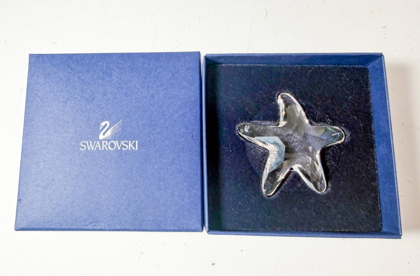 Swarovski Crystal Starfish IOB: Swarovski Crystal Starfish IOB Size 1.5" Literature Brooks Auction – Online Auction Terms & Conditions Contact: (856) 694-2960 | info@brooks.auction READ BEFORE YOU BID: We want you to feel