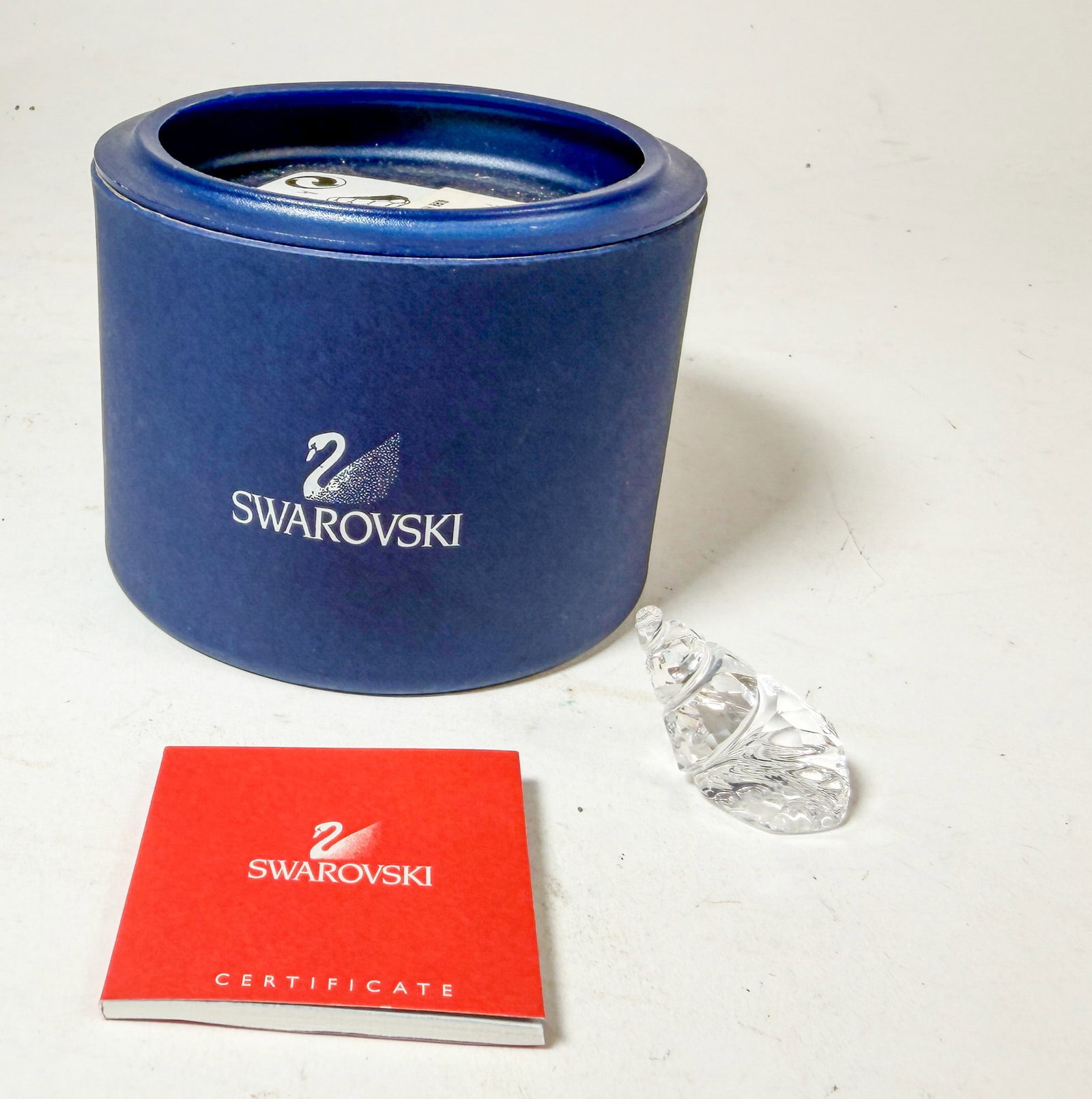 Swarovski " Conch" Crystal Figurine IOB: Swarovski " Conch" Crystal Figurine IOB Size 1.25"L Literature Brooks Auction – Online Auction Terms & Conditions Contact: (856) 694-2960 | info@brooks.auction READ BEFORE YOU BID: We want you