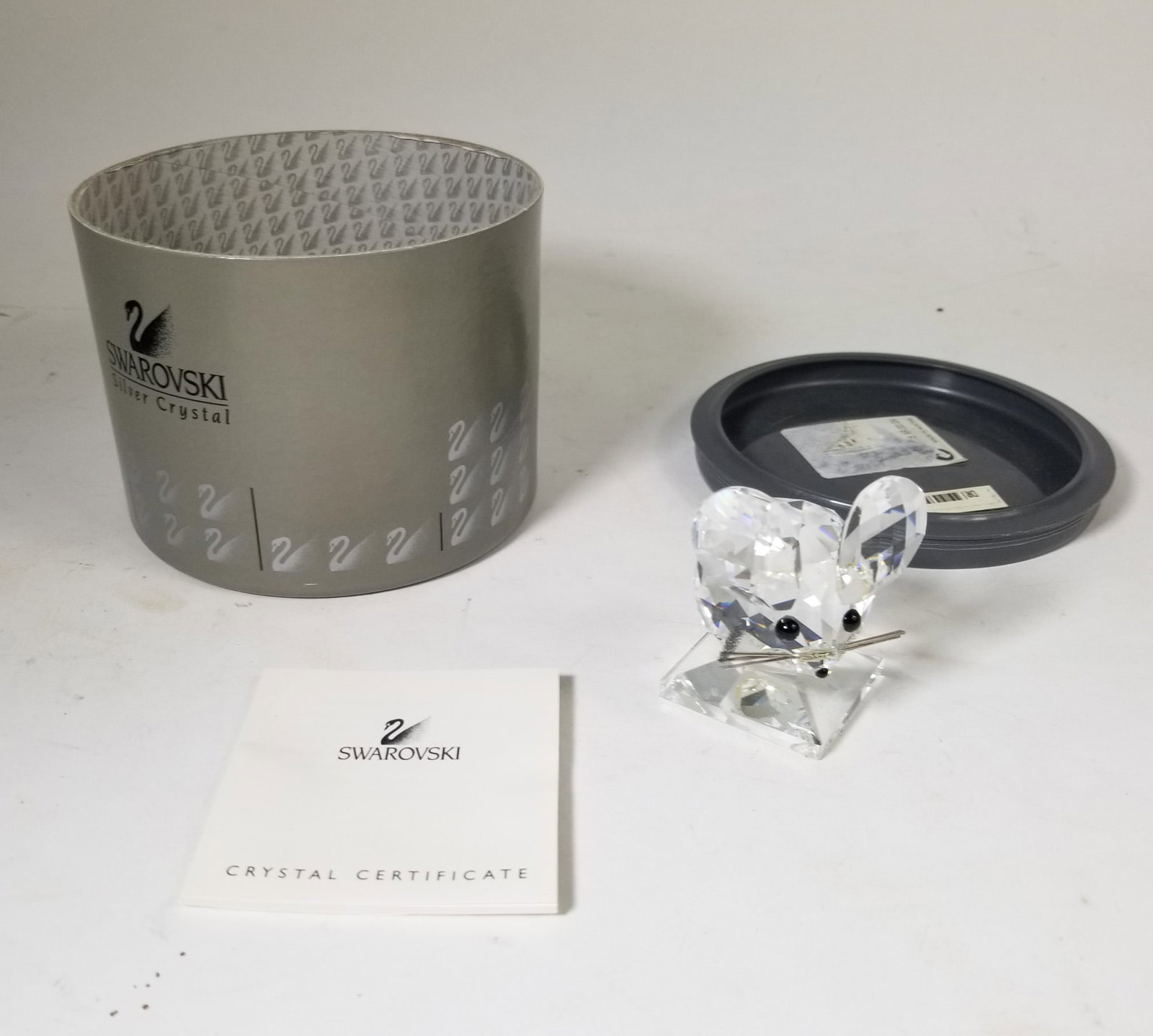 Swarovski Silver Crystal Field Mouse IOB: Swarovski Silver Crystal Field Mouse IOB Size 2.5" H Literature Brooks Auction – Online Auction Terms & Conditions Contact: (856) 694-2960 | info@brooks.auction READ BEFORE YOU BID: We want you