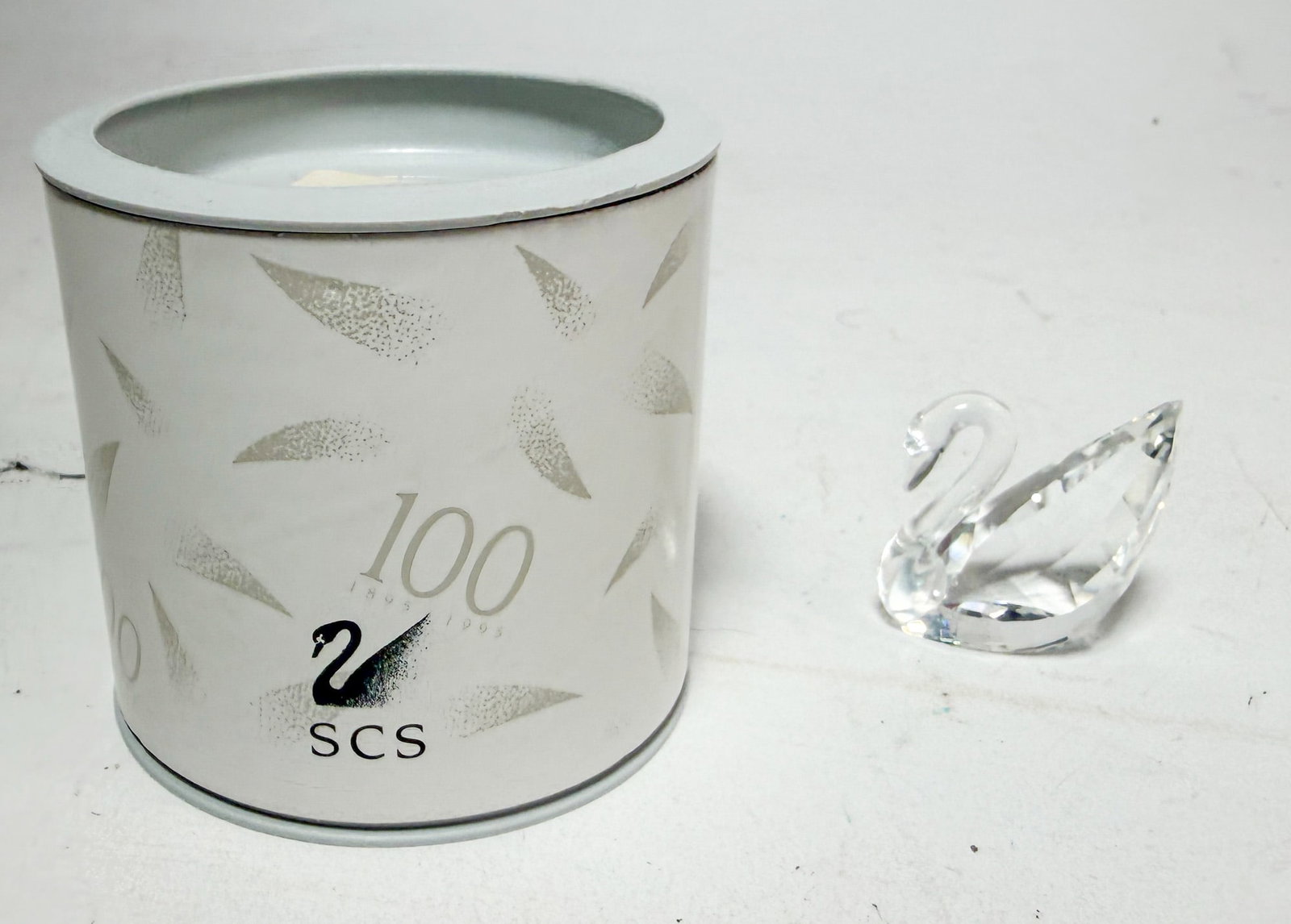 1995 Swarovski Collector's Society Crystal Swan IOB: 1995 Swarovski Collector's Society Crystal Swan IOB Size 1" H Literature Brooks Auction – Online Auction Terms & Conditions Contact: (856) 694-2960 | info@brooks.auction READ BEFORE YOU BID: We