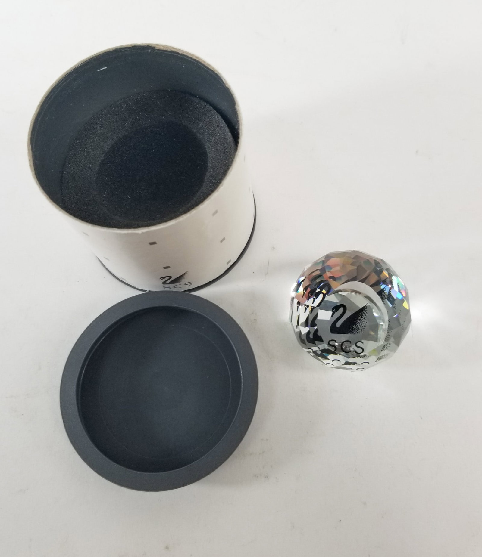 1995 Swarovski Collector's Society Crystal Swan Paperweight IOB: 1995 Swarovski Collector's Society Crystal Swan Paperweight IOB Size 1.5" H Literature Brooks Auction – Online Auction Terms & Conditions Contact: (856) 694-2960 | info@brooks.auction READ