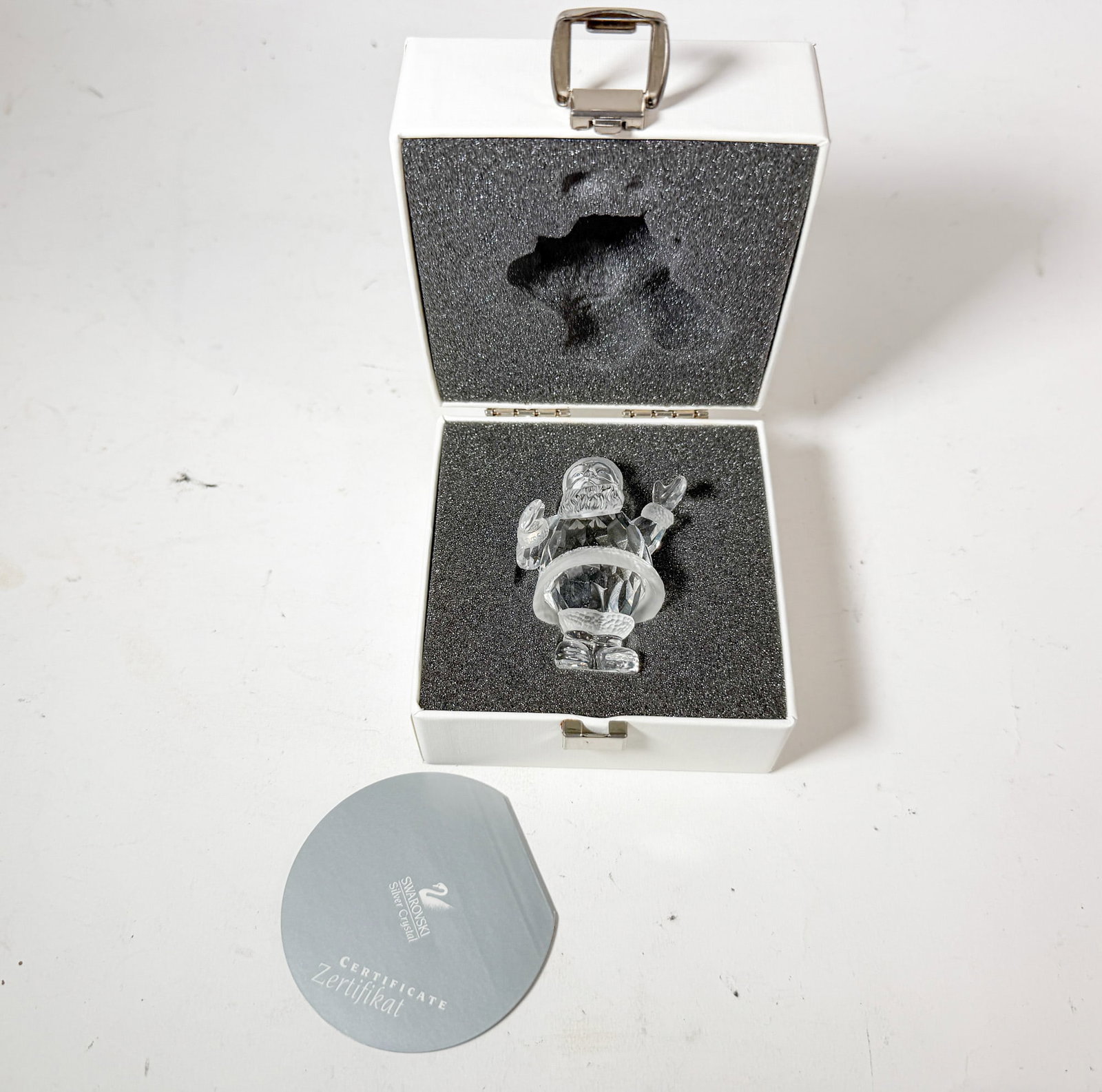 Swarovski Crystal Santa Claus IOB: Swarovski Crystal Santa Claus IOB Size 2.5"H Literature Brooks Auction – Online Auction Terms & Conditions Contact: (856) 694-2960 | info@brooks.auction READ BEFORE YOU BID: We want you
