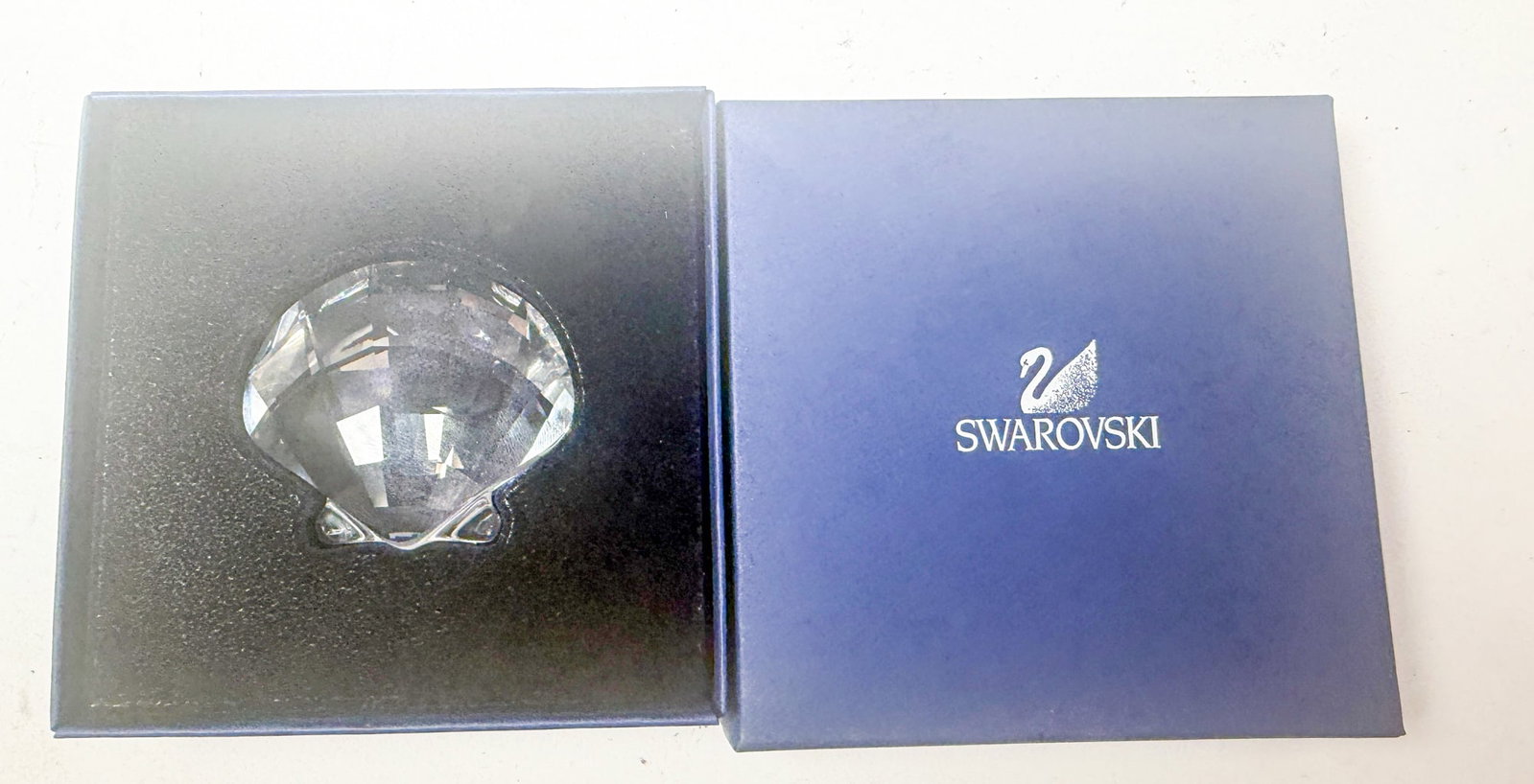 Swarovski Crystal Scallop Shell IOB (1 of 4)