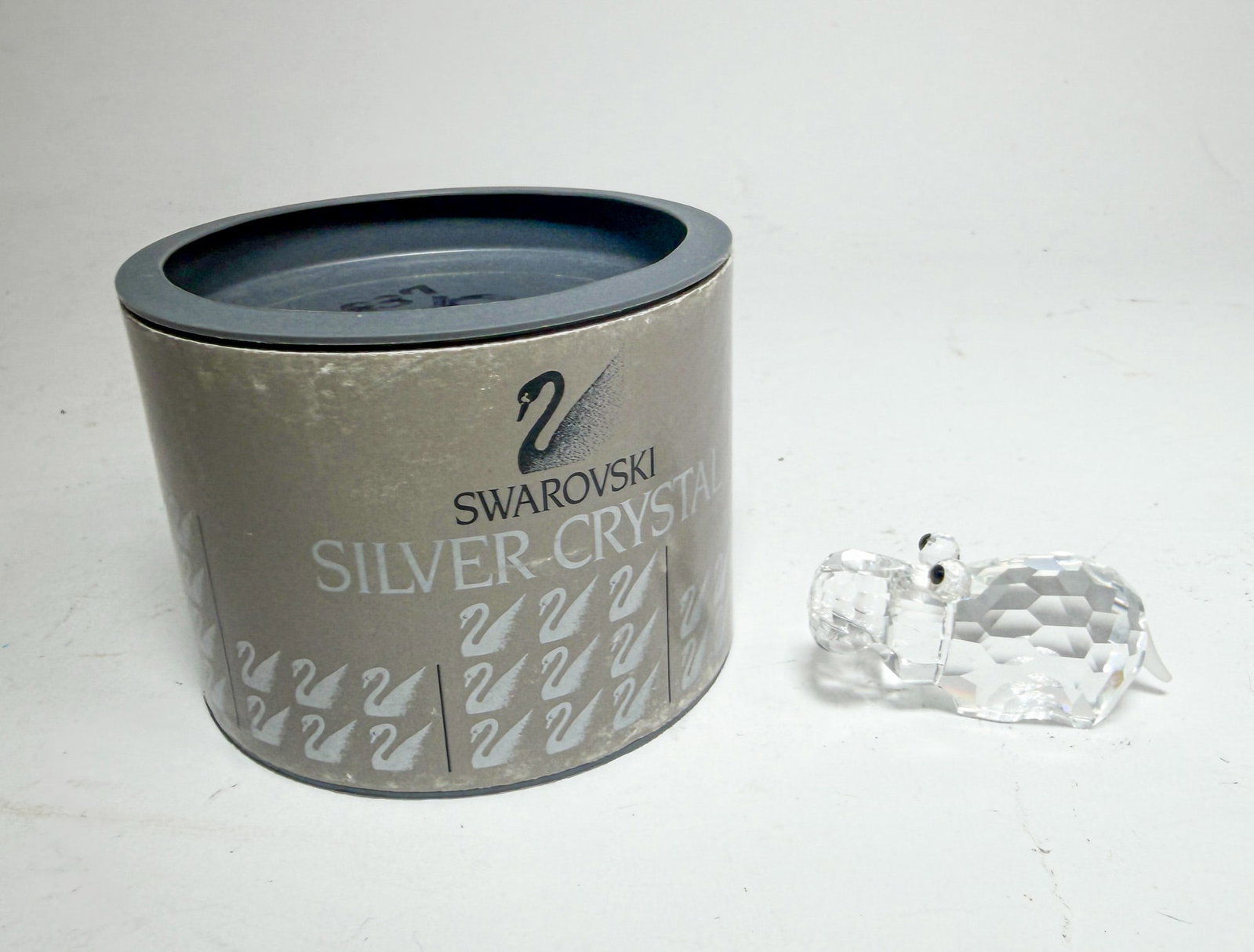 Swarovski Silver Crystal Hippopotamus IOB: Swarovski Silver Crystal Hippopotamus IOB Size 1" H Literature Brooks Auction – Online Auction Terms & Conditions Contact: (856) 694-2960 | info@brooks.auction READ BEFORE YOU BID: We want you