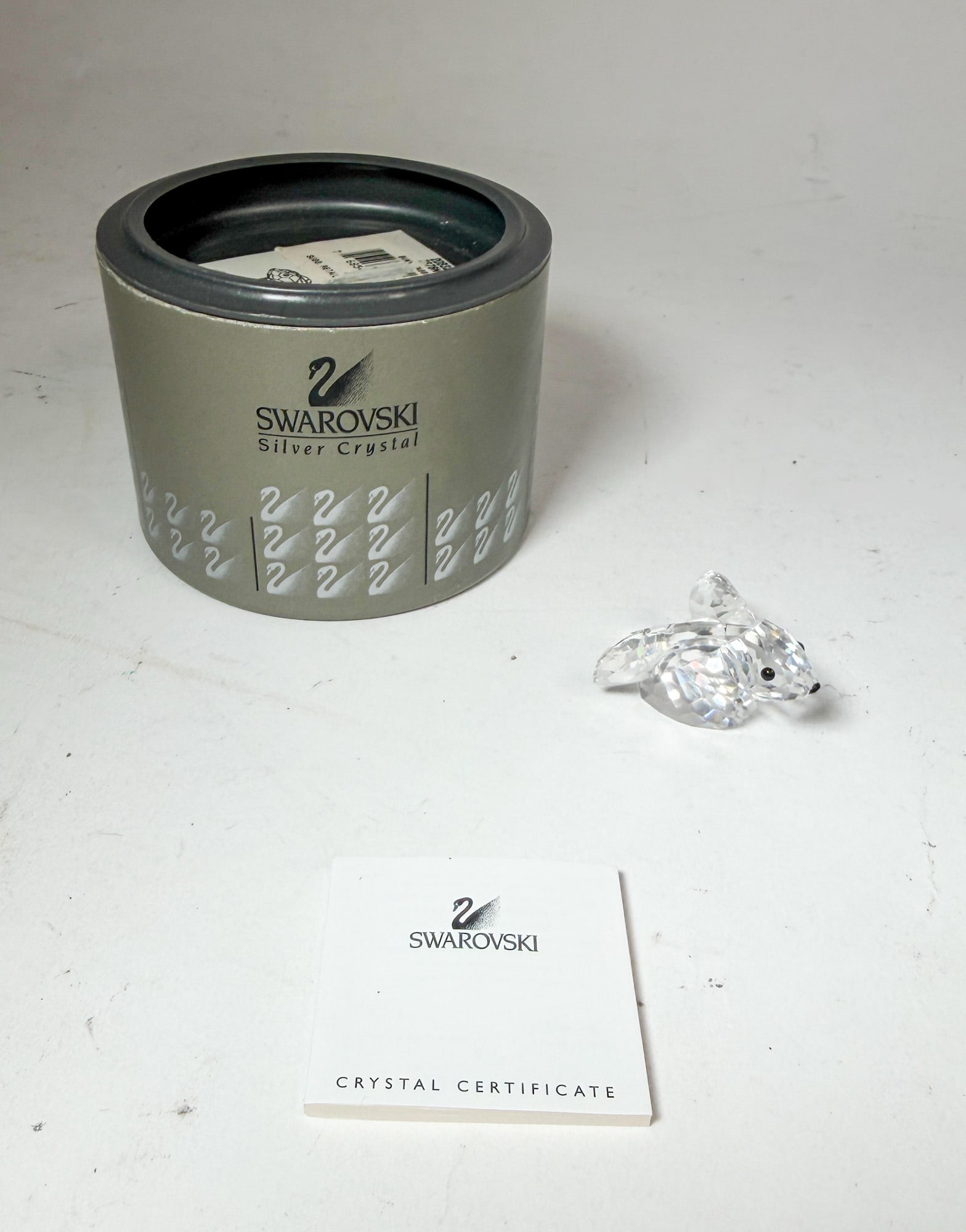 Swarovski Silver Crystal Lop Earred Bunny IOB: Swarovski Silver Crystal Lop Earred Bunny IOB Size 1" H Literature Brooks Auction – Online Auction Terms & Conditions Contact: (856) 694-2960 | info@brooks.auction READ BEFORE YOU BID: We want