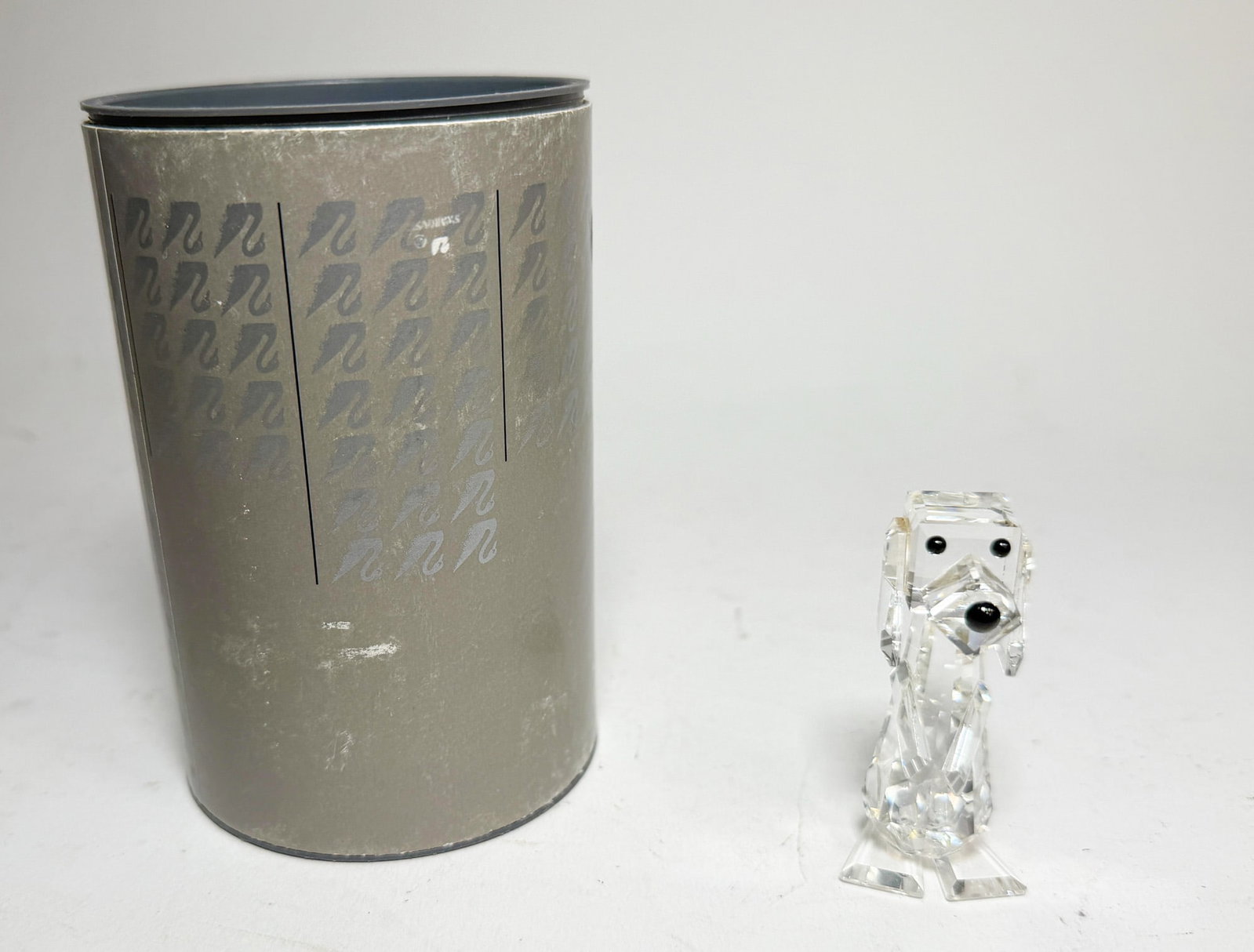 Swarovski Silver Crystal Hound Dog IOB: Swarovski Silver Crystal Hound Dog IOB Size 2.5" H Literature Brooks Auction – Online Auction Terms & Conditions Contact: (856) 694-2960 | info@brooks.auction READ BEFORE YOU BID: We wan