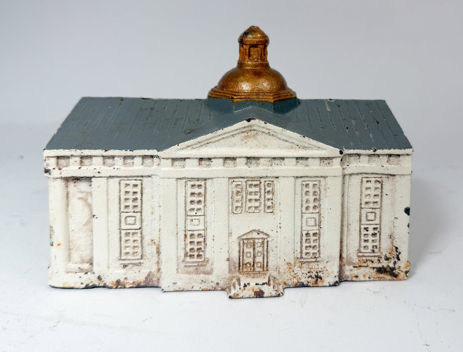 Lynchburg, VA Courthouse Cast Iron Still Bank (1 of 4)