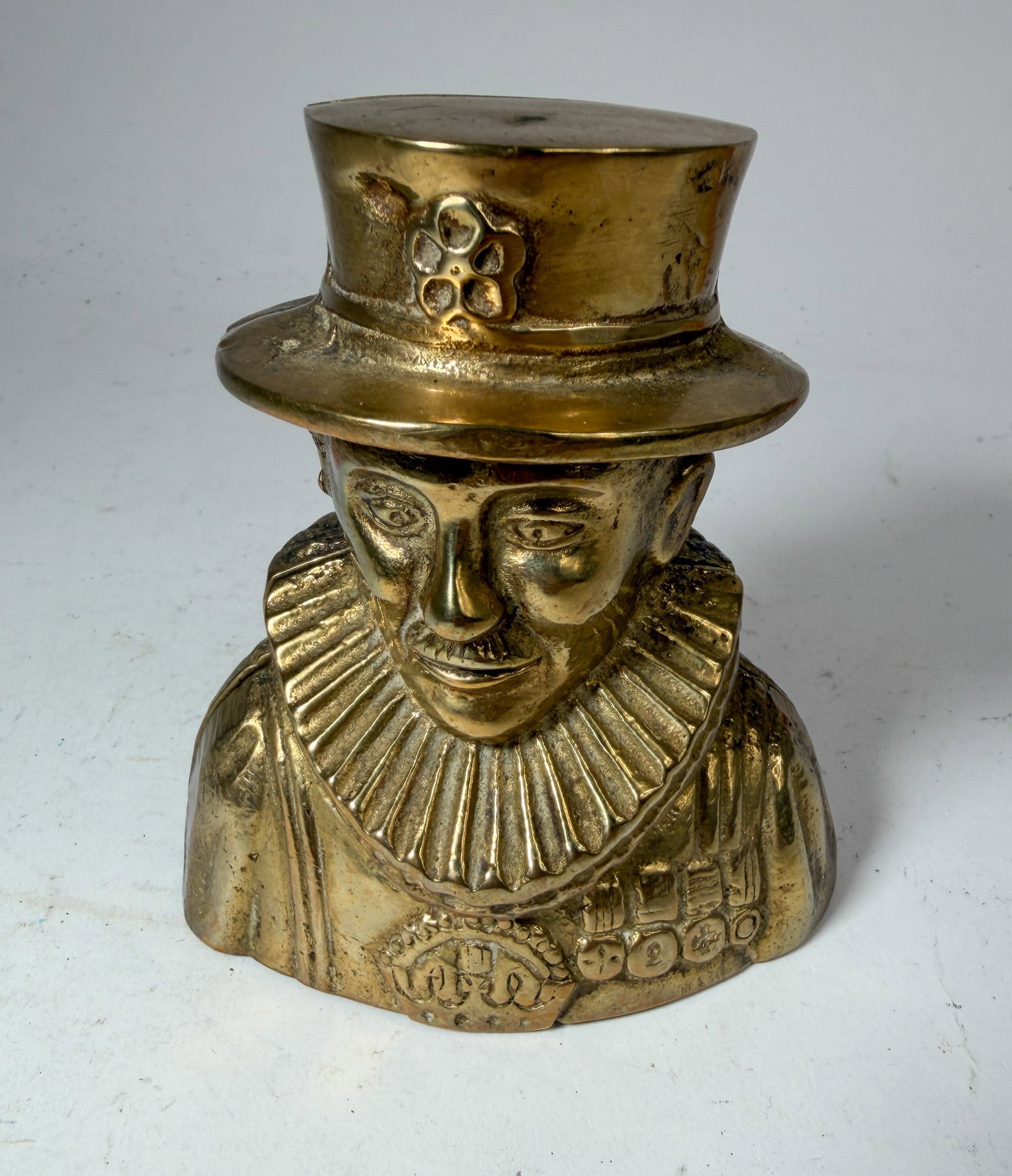 Beefeater Brass Still Bank: Beefeater Brass Still Bank Size 5" H Literature Brooks Auction – Online Auction Terms & Conditions Contact: (856) 694-2960 | info@brooks.auction READ BEFORE YOU BID: We want you to feel