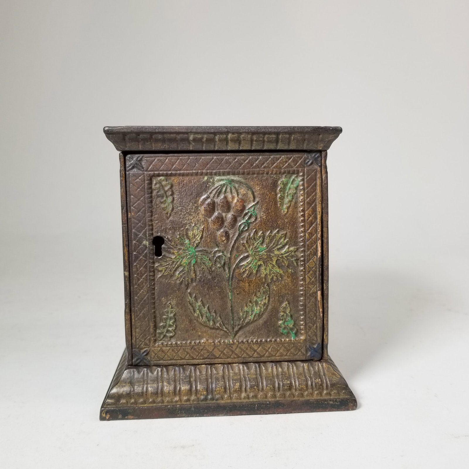J.E. Stevens Cast Iron Floral Decorated Bank: J.E. Stevens Cast Iron Floral Decorated Bank, locked and does not include key Size 5" H Literature Brooks Auction – Online Auction Terms & Conditions Contact: (856) 694-2960 |