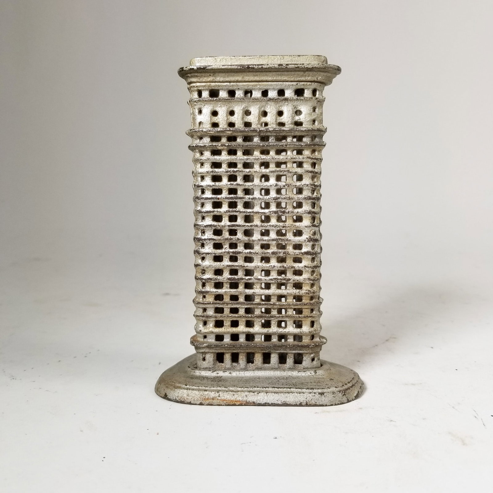 Flatiron Building Cast Metal Still Bank: Flatiron Building Cast Metal Still Bank Size 6" H Literature Brooks Auction – Online Auction Terms & Conditions Contact: (856) 694-2960 | info@brooks.auction READ BEFORE YOU BID: We want