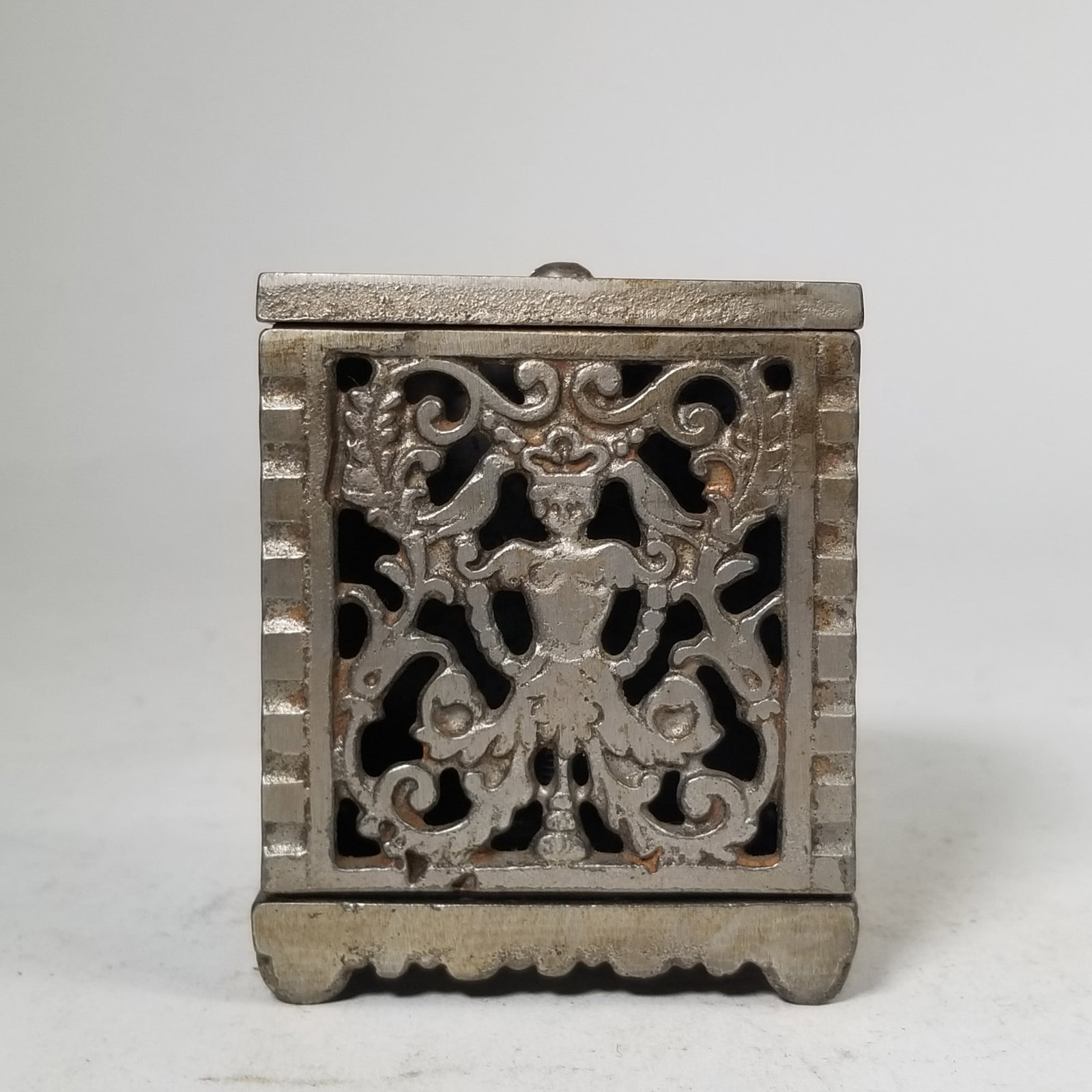 Kenton Brand Safe Coin Still Bank: Kenton Brand Safe Coin Still Bank Size 3" H Literature Brooks Auction – Online Auction Terms & Conditions Contact: (856) 694-2960 | info@brooks.auction READ BEFORE YOU BID: We want you t