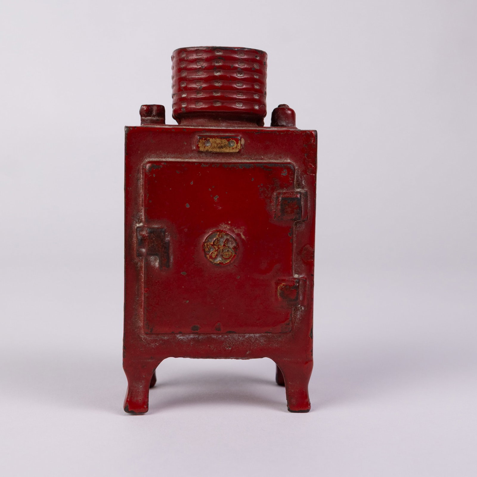 Hubley General Electric Cast Iron Refrigerator Still Bank (1 of 4)