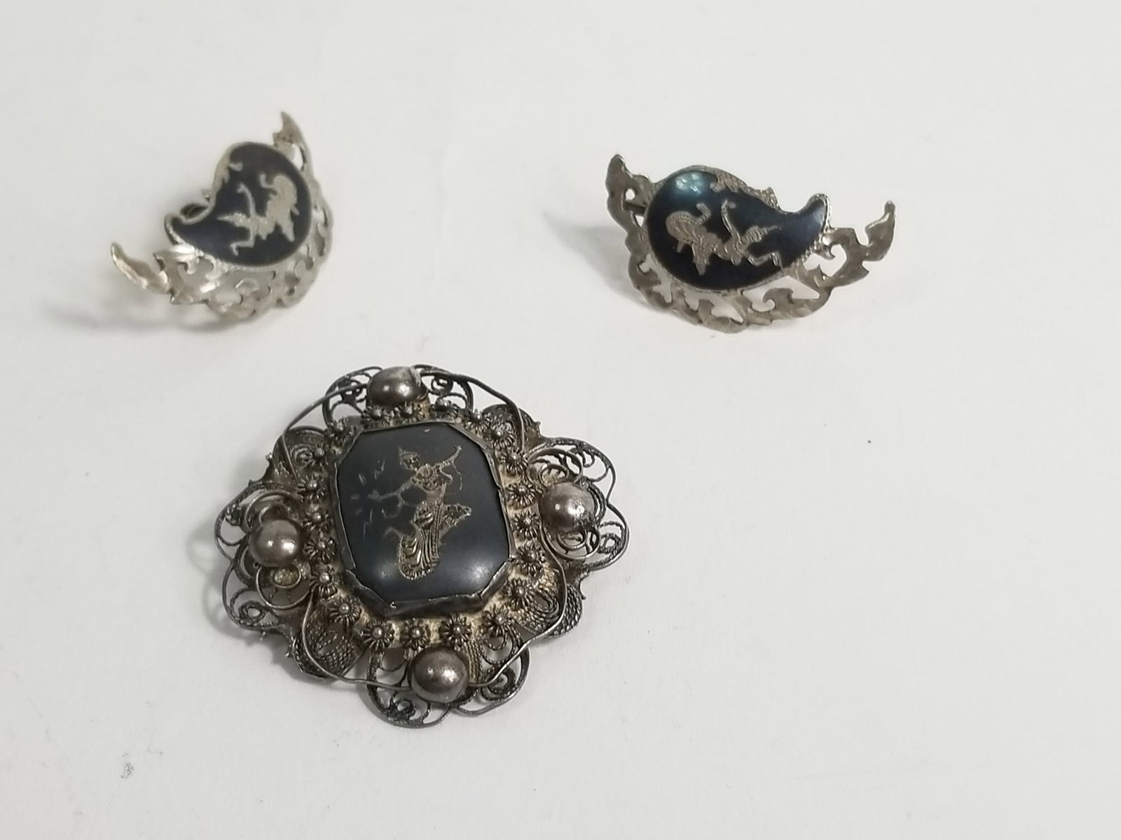 Vintage Siam Sterling Silver Brooch and Earing Set: Vintage Siam Sterling Silver Brooch and Earing Set, marked Siam Silver, total weight 17.0 Literature Brooks Auction – Online Auction Terms & Conditions ——————