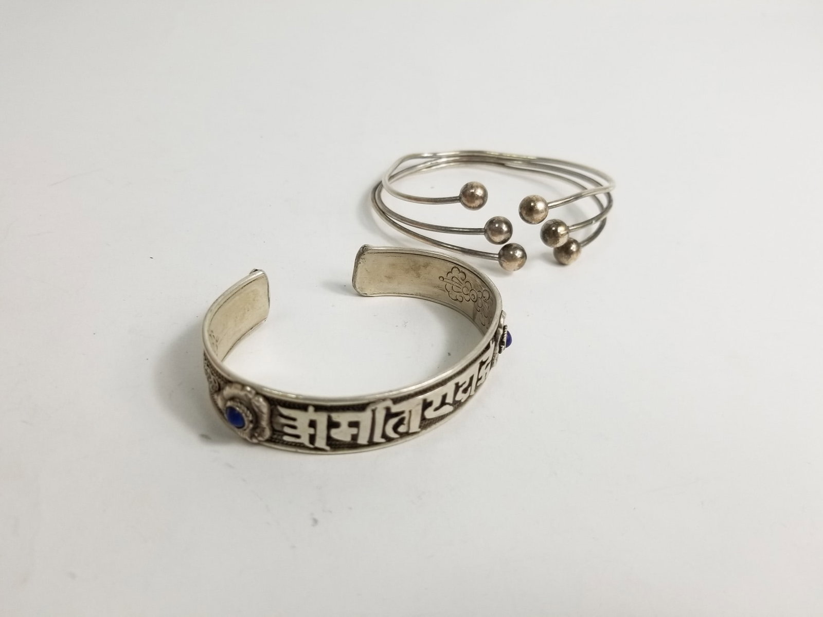 Two Unmarked Chunky Silver Tone Cuffs: Two Unmarked Chunky Silver Tone Cuffs Literature Brooks Auction – Online Auction Terms & Conditions —————————————