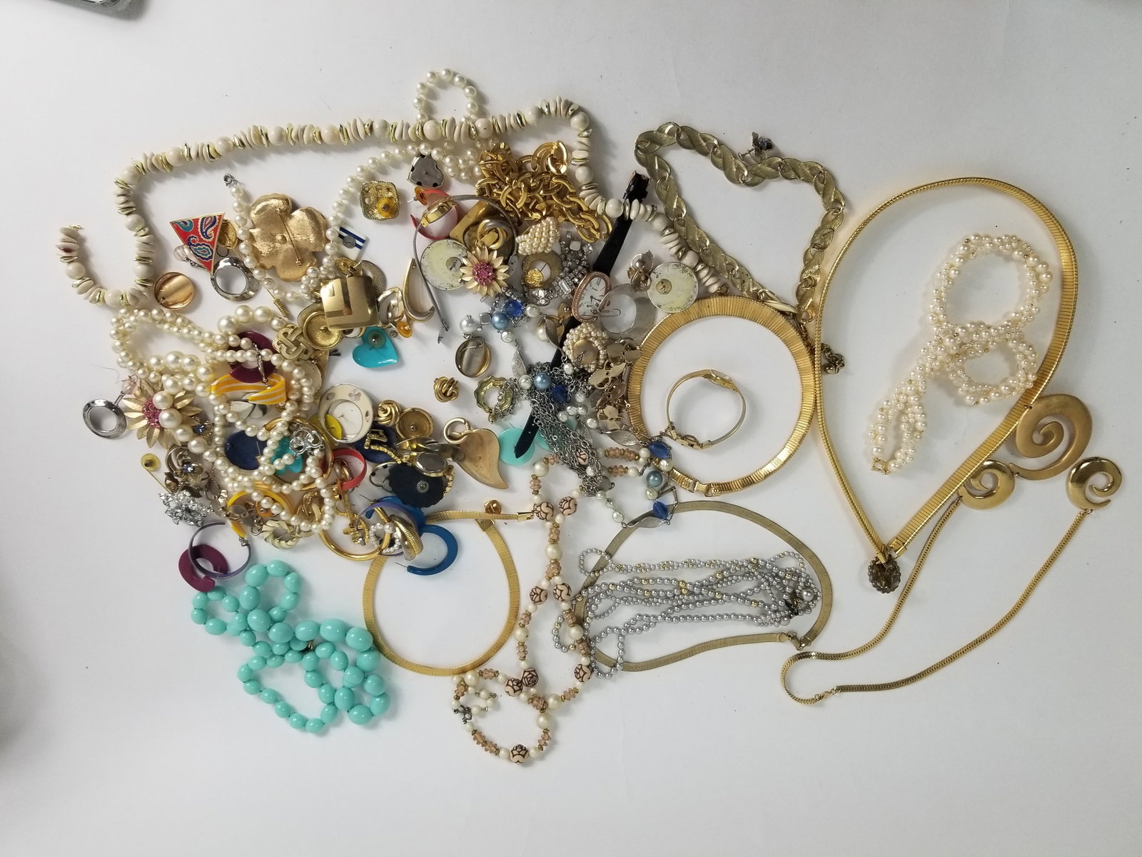 Costume Jewelry Lot: Costume Jewelry Lot Literature Brooks Auction – Online Auction Terms & Conditions