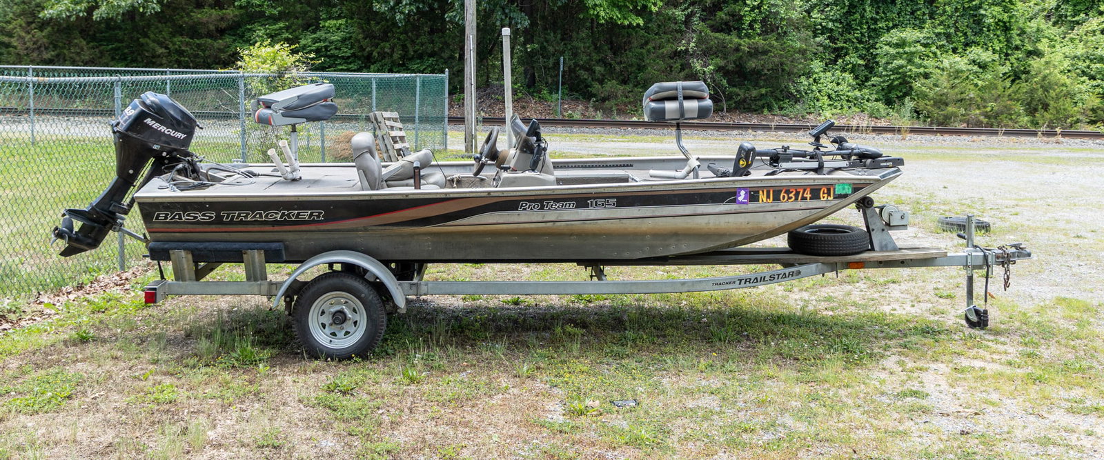2000 Bass Tracker Pro Team 165 Bass Boat: Picture this: A warm summer morning, the break of dawn, the tranquility of a peaceful, quiet lake, and you with a fishing rod in hand in this beautifully maintained Bass Tracker Pro Team 165 Bass