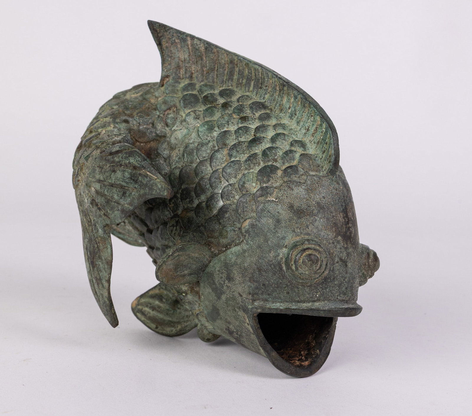 Vintage Japanese Bronze Jumping Carp Sculpture: Vintage Japanese Bronze Jumping Carp Sculpture Size 6" H Literature Brooks Auction – Online Auction Terms & Conditions Contact: (856) 694-2960 | info@brooks.auction READ BEFORE YOU BID: We want