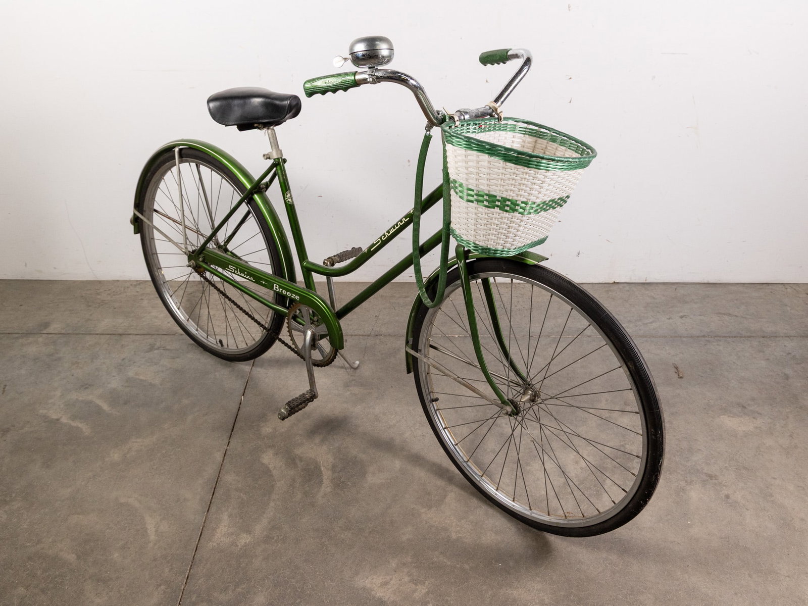 Vintage Schwinn Green Womens Bike w/ Original Manual (1 of 9)