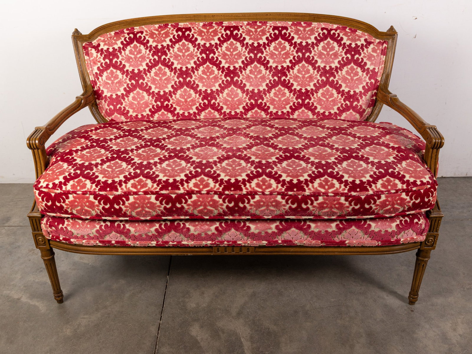 Vintage Hot Pink Damask Pattern Love Seat: Vintage Hot Pink Damask Pattern Love Seat Size 32" x 48" x 20" Literature Brooks Auction – Online Auction Terms & Conditions Contact: (856) 694-2960 | info@brooks.auction READ BEFORE YOU BID: