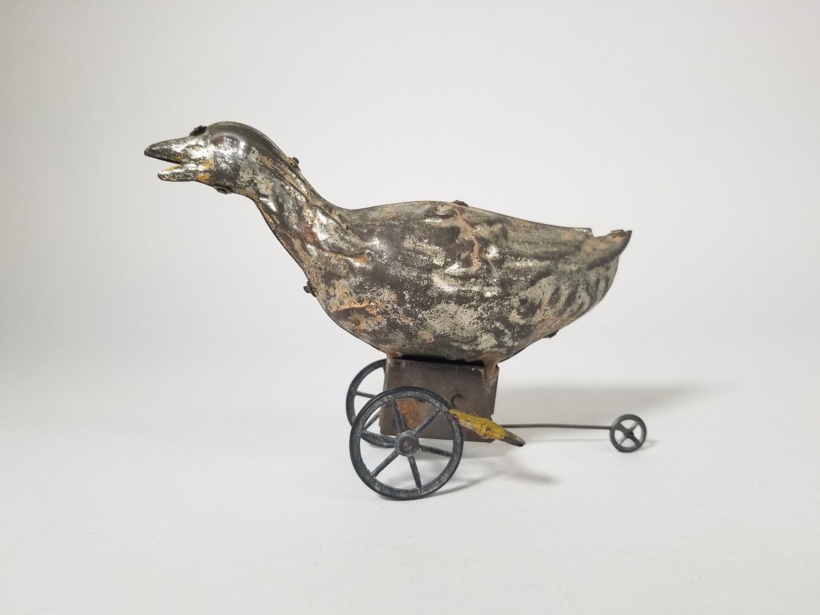 Early Tin Wind Up Goose Toy: Early Tin Wind Up Goose Toy Size 4" x 6" x 2.5" Literature Brooks Auction – Online Auction Terms & Conditions Contact: (856) 694-2960 | info@brooks.auction READ BEFORE YOU BID: We want you to