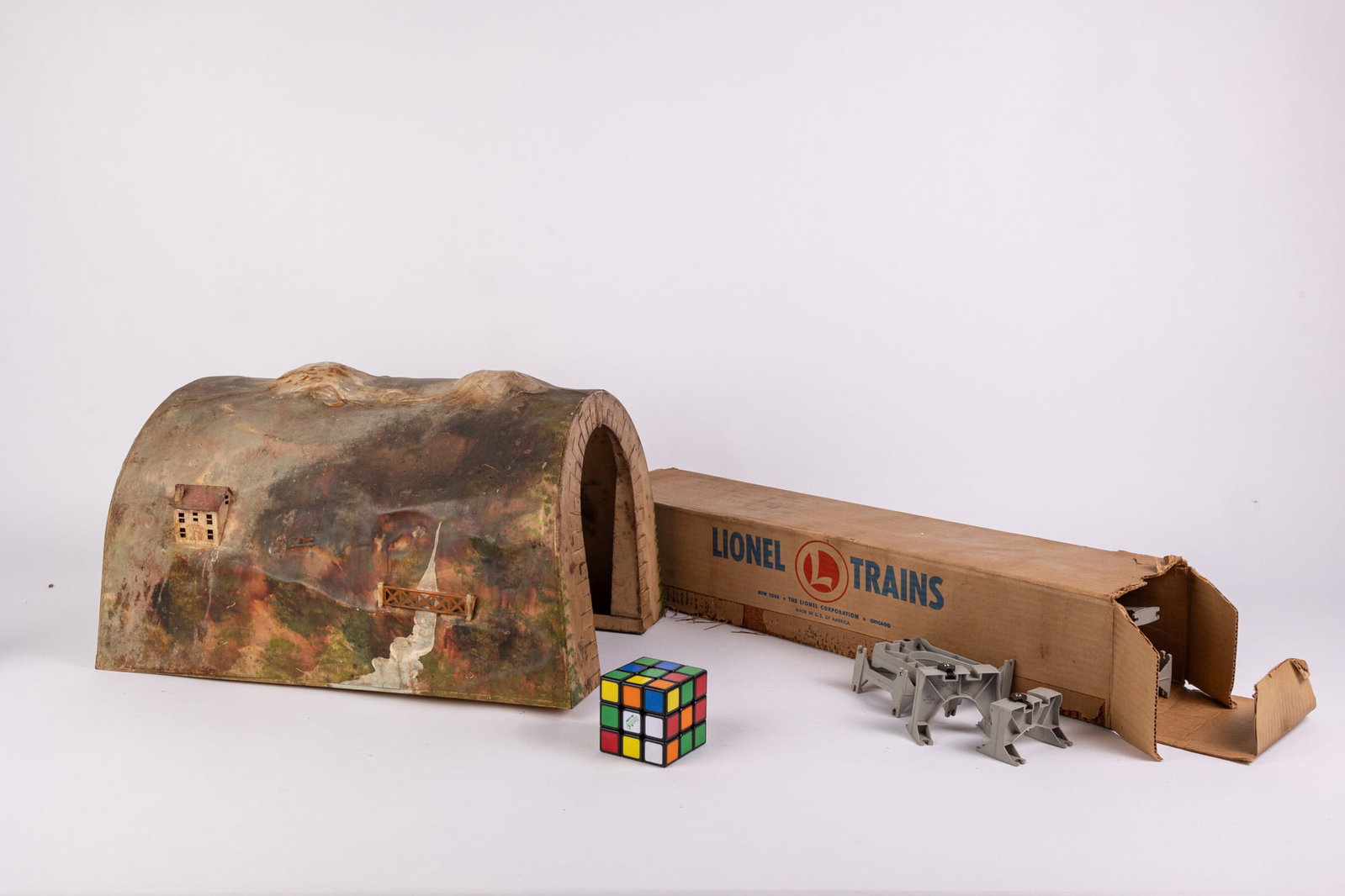 Vintage Lionel Model Railroad Train Tunnel and No. 110 Trestle Set - 2