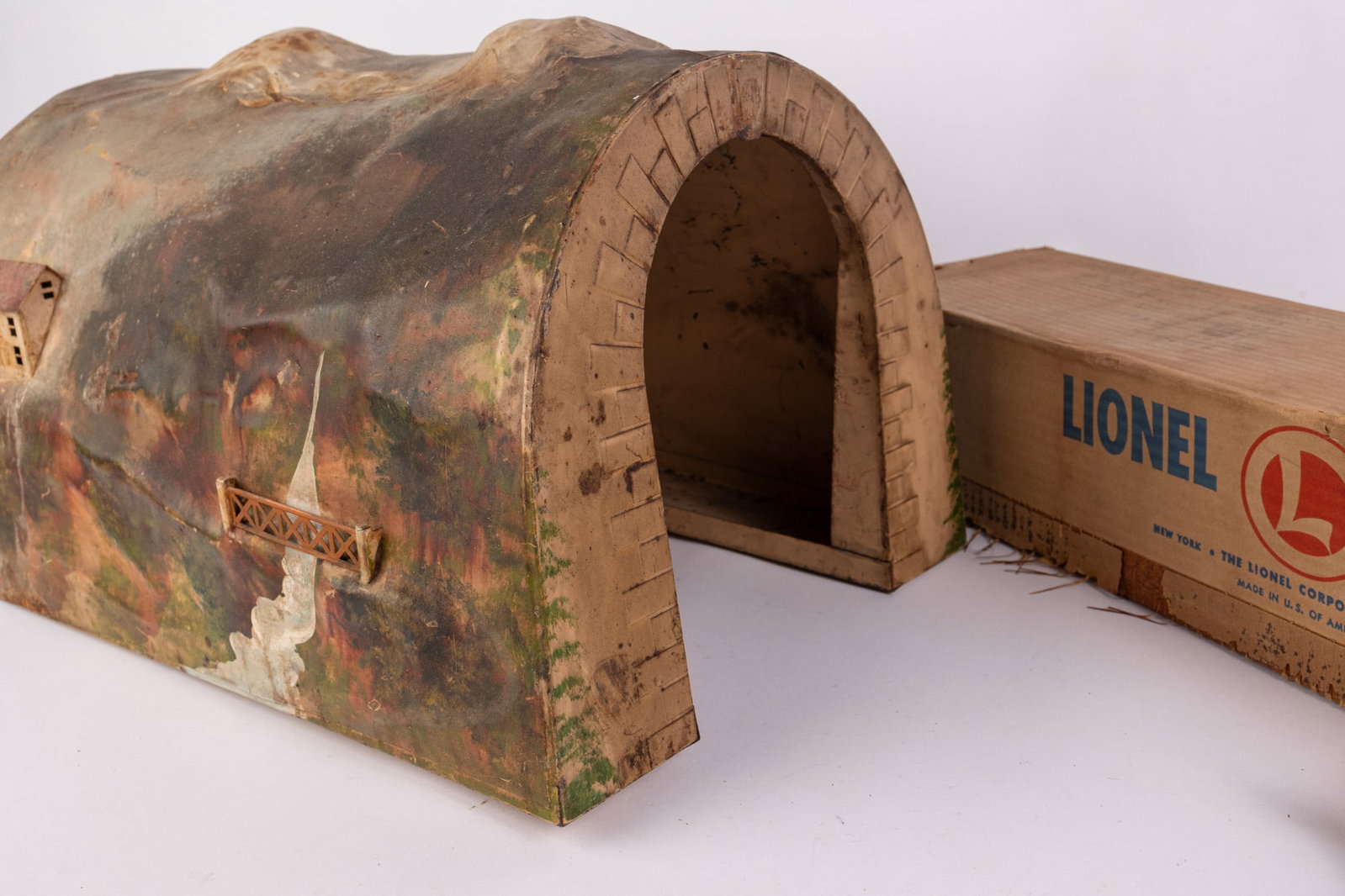 Vintage Lionel Model Railroad Train Tunnel and No. 110 Trestle Set - 3