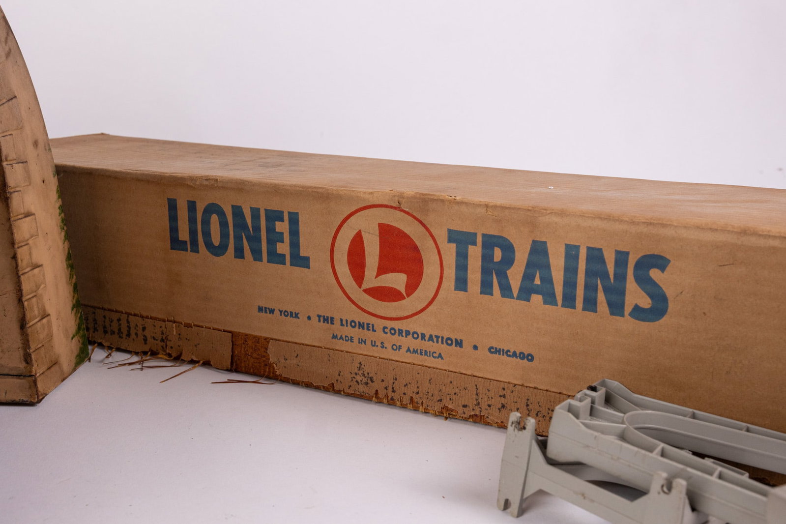 Vintage Lionel Model Railroad Train Tunnel and No. 110 Trestle Set - 6