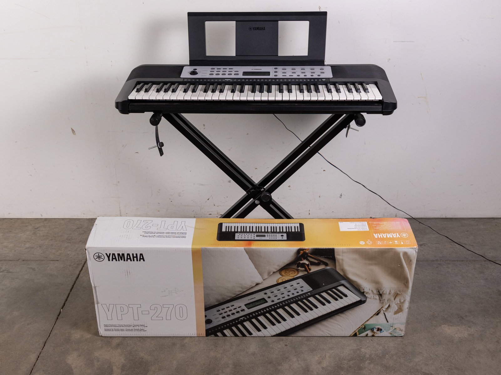 Yamaha YPT-270 Keyboard in Box with Stand (1 of 4)