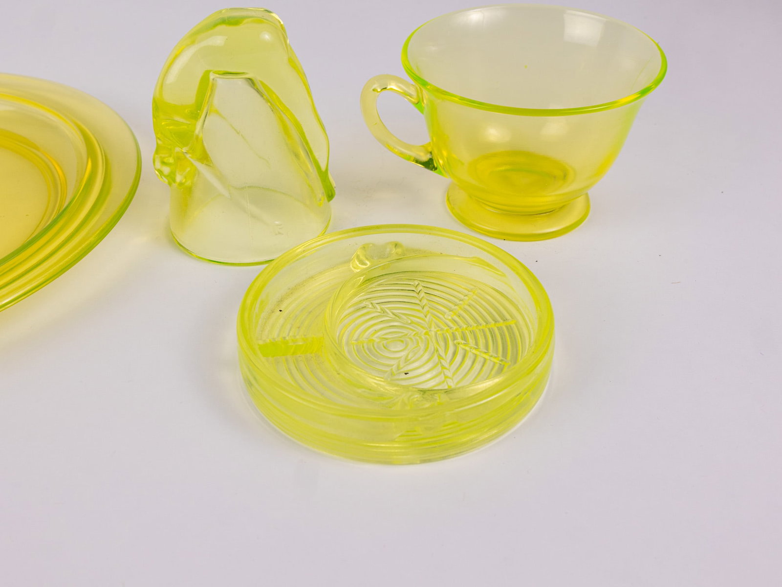 Assorted Uranium Glass Articles - 4