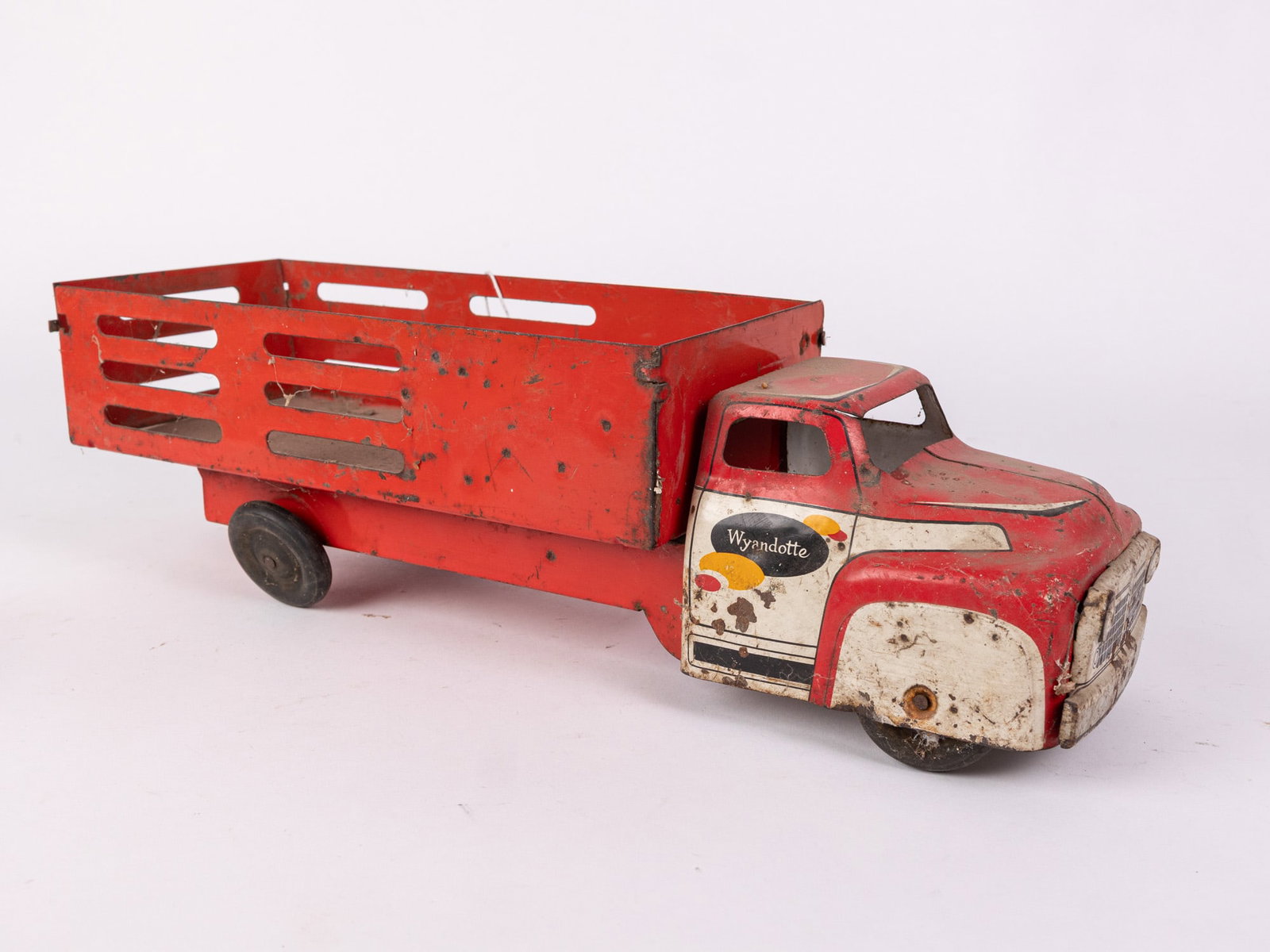 Vintage Wynadotte Pressed Steel Toy Truck (1 of 4)