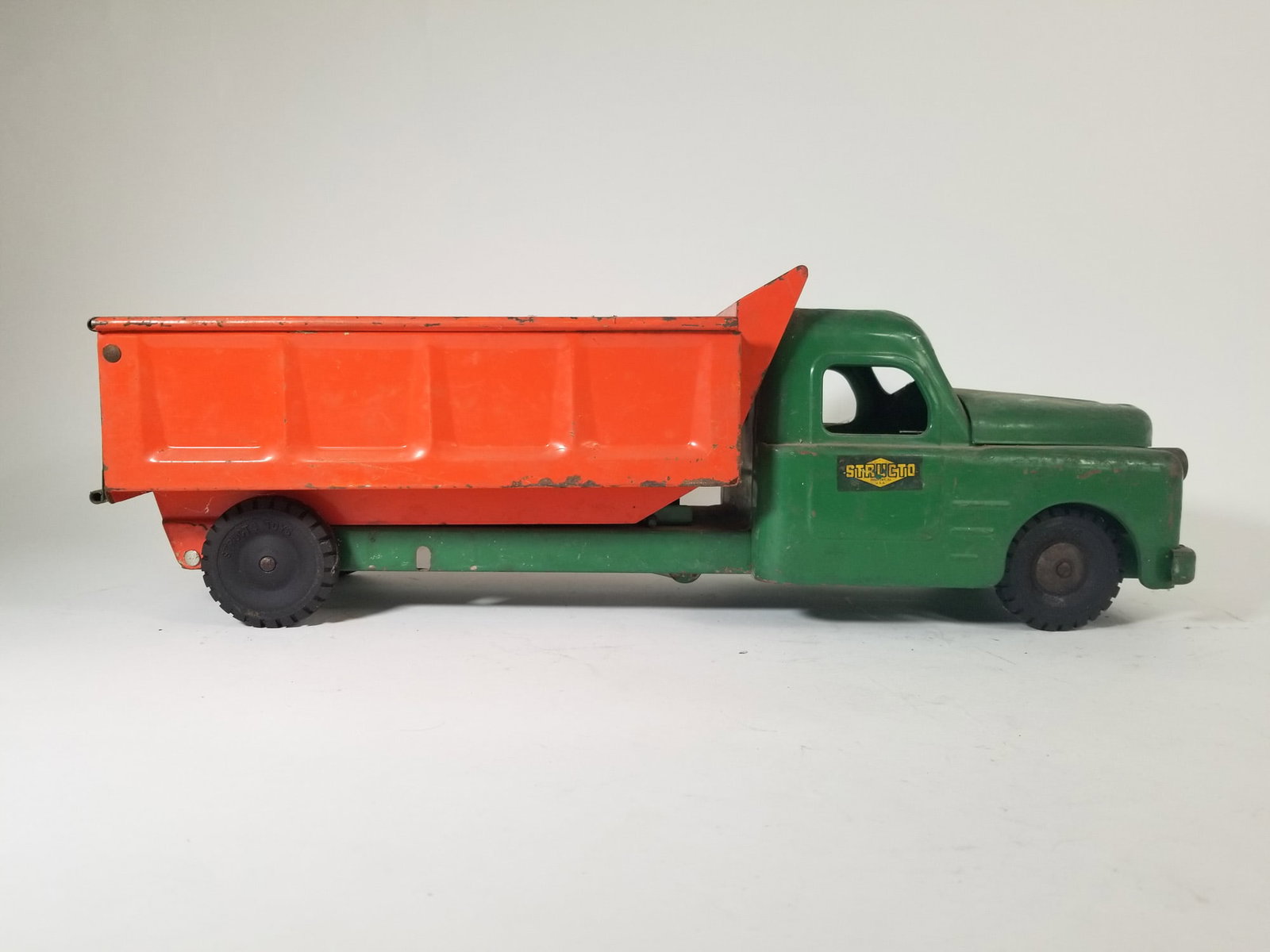 Structo "Hydraulically Operated" Pressed Steel Toy Truck (1 of 6)
