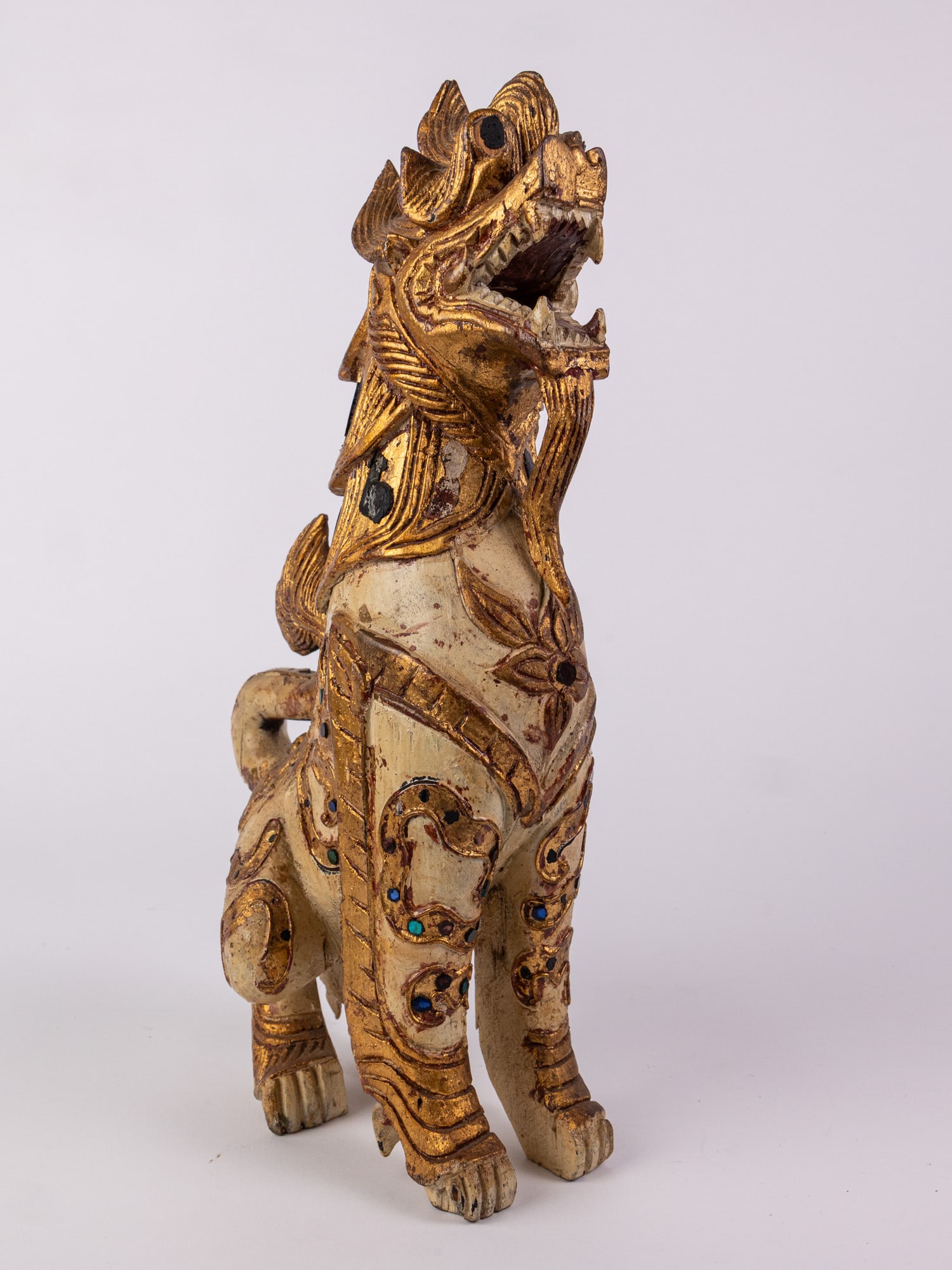 Vintage Gilt Wood Thai Chinthe Statue: Vintage Gilt Wood Thai Chinthe Statue Size 15" H Literature Brooks Auction – Online Auction Terms & Conditions Contact: (856) 694-2960 | info@brooks.auction READ BEFORE YOU BID: We want you to