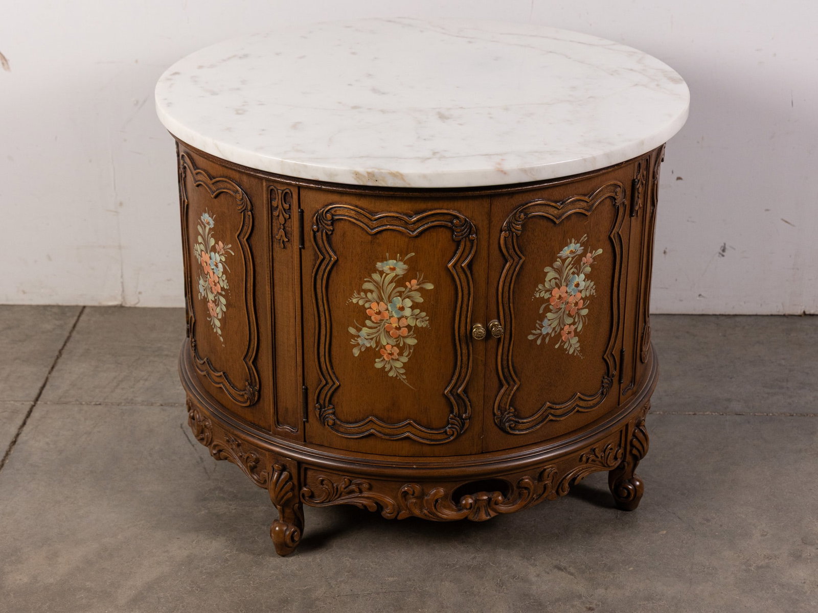 Vintage Floral Motif Marble Top Accent Table: Vintage Floral Motif Marble Top Accent Table Size 22" x 28" diameter Literature Brooks Auction – Online Auction Terms & Conditions Contact: (856) 694-2960 | info@brooks.auction READ BEFORE YOU