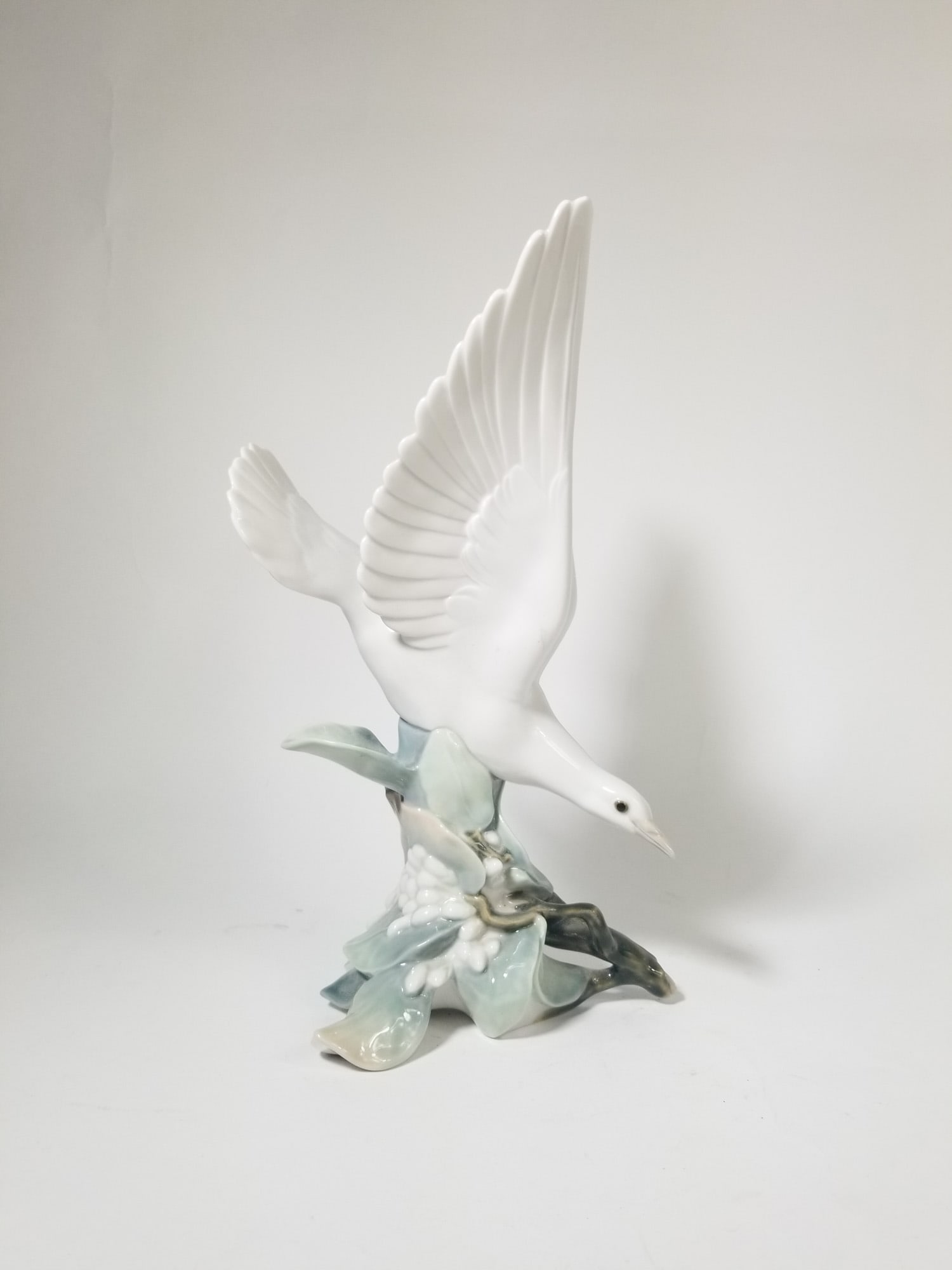 Lladro Porcelain Turtle Dove Figure (1 of 4)