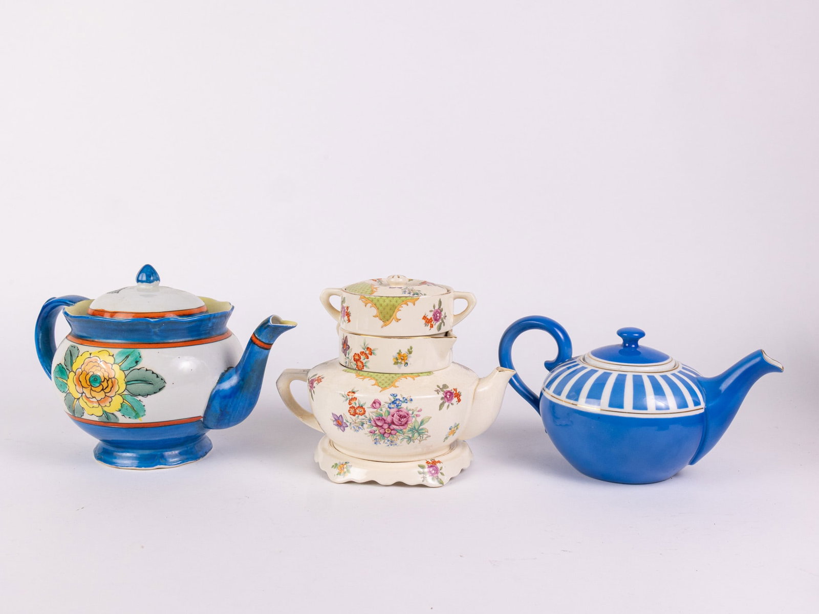 Grouping of Vintage Ceramic Teapots: Grouping of Vintage Ceramic Teapots Size 7" x 12" x 12" Literature Brooks Auction – Online Auction Terms & Conditions Contact: (856) 694-2960 | info@brooks.auction READ BEFORE YOU BID: We want