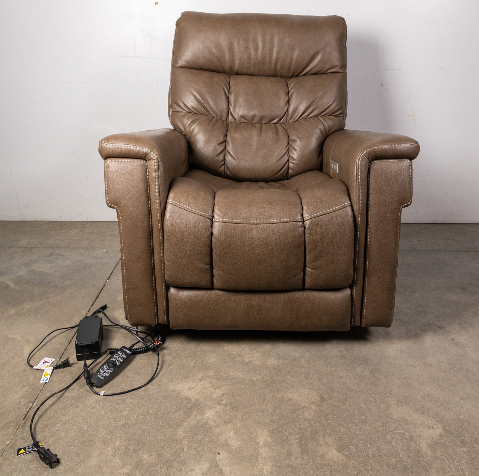 Vivalift Electric Recliner Lift Chair: Vivalift Electric Recliner Lift Chair, tested and working! Size 44" x 40" x 36" Literature Brooks Auction – Online Auction Terms & Conditions Contact: (856) 694-2960 | info@brooks.auction READ