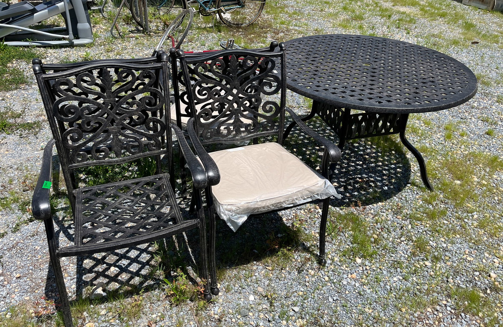 Five Piece Contemporary Outdoor Set: Round table with four chairs, two cushions Literature Brooks Auction – Online Auction Terms & Conditions Contact: (856) 694-2960 | info@brooks.auction READ BEFORE YOU BID: We want you to feel