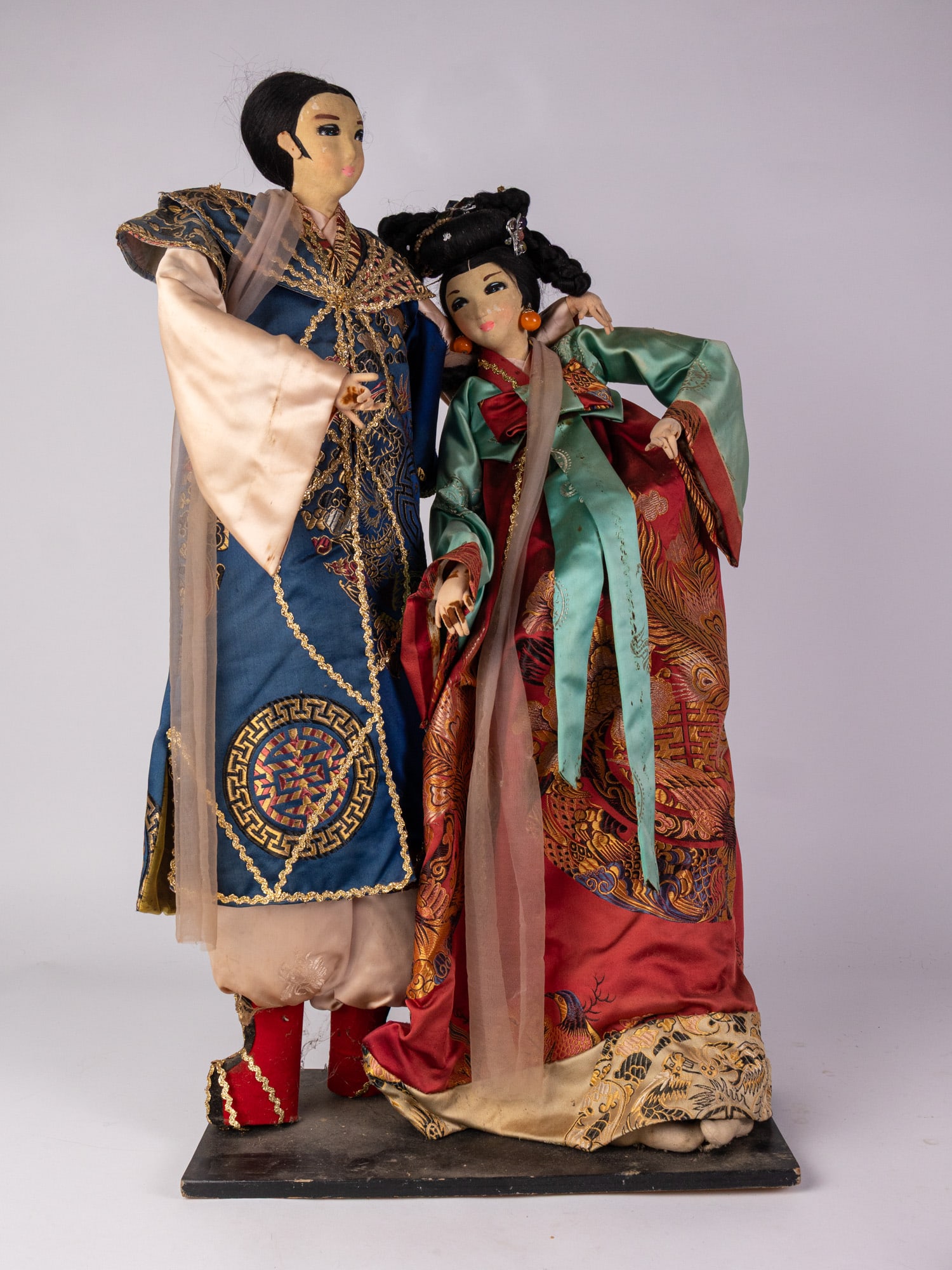 Large Korean Male & Female Traditionally Dressed Dolls: Large Korean Male & Female Traditionally Dressed Dolls Size 30" H Literature Brooks Auction – Online Auction Terms & Conditions Contact: (856) 694-2960 | info@brooks.auction READ BEFORE YOU