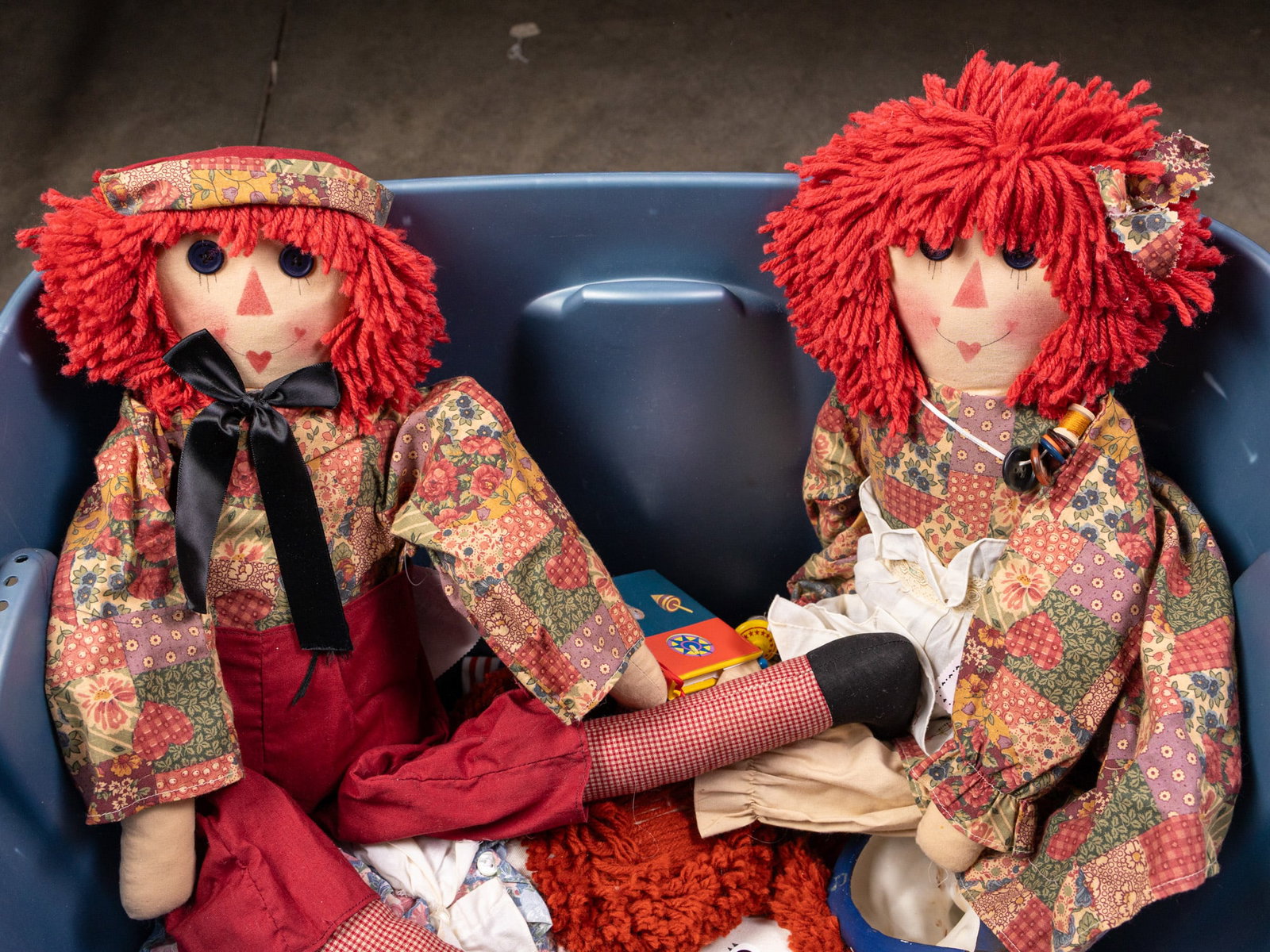 Large Lot of Vintage Raggedy Ann and Andy Dolls - 2