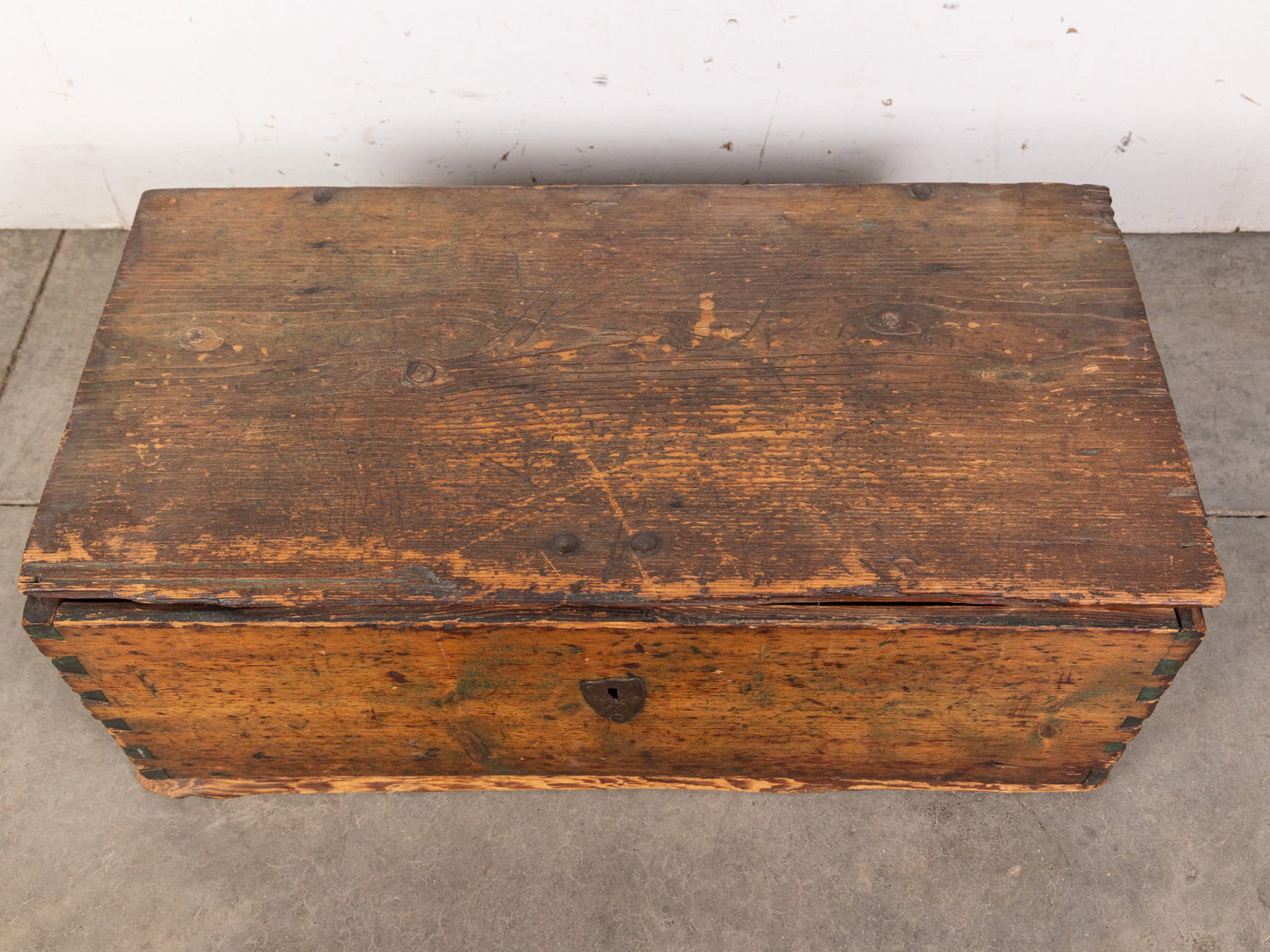 Antique Dovetail Constructed Wooden Storage Chest - 2