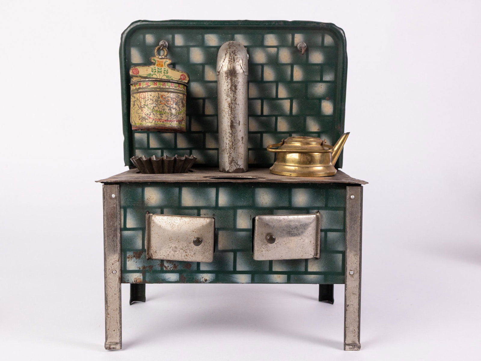 Early 20th Century Miniature Toy Stove: Early 20th Century Miniature Toy Stove Size 11" x 8" x 6" Literature Brooks Auction – Online Auction Terms & Conditions Contact: (856) 694-2960 | info@brooks.auction READ BEFORE YOU BID: We