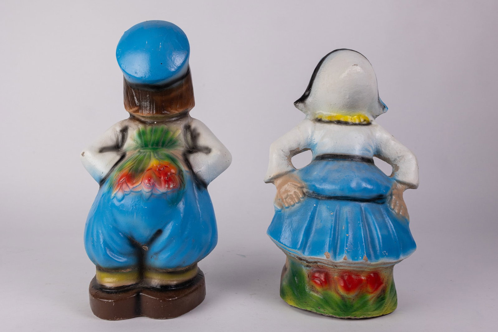 Pair of Concrete Kissing Dutch Boy and Girl Statues - 3