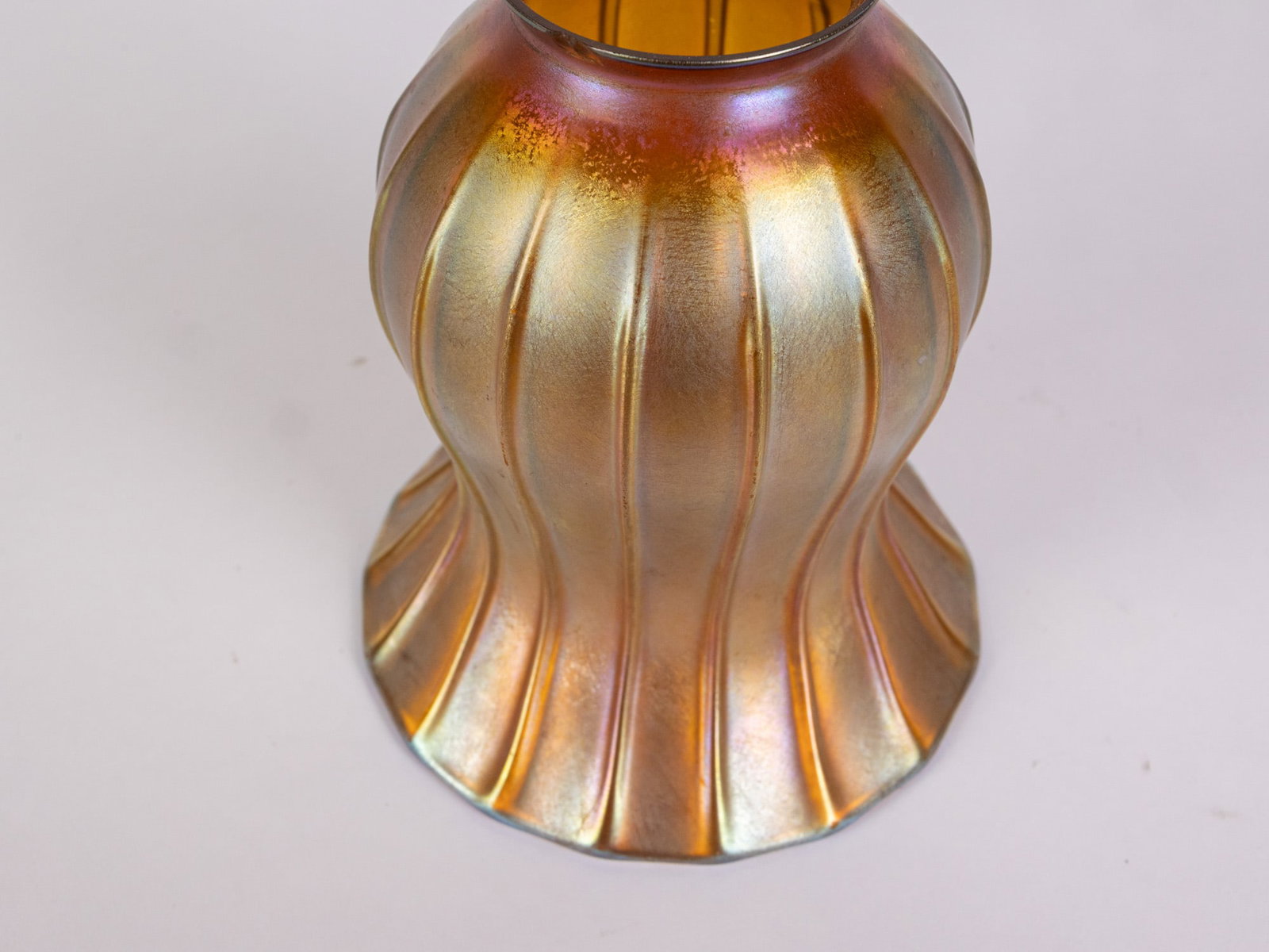 Quezal Favrile Iridescent Gold Aurene Ribbed Lamp Shade - 4