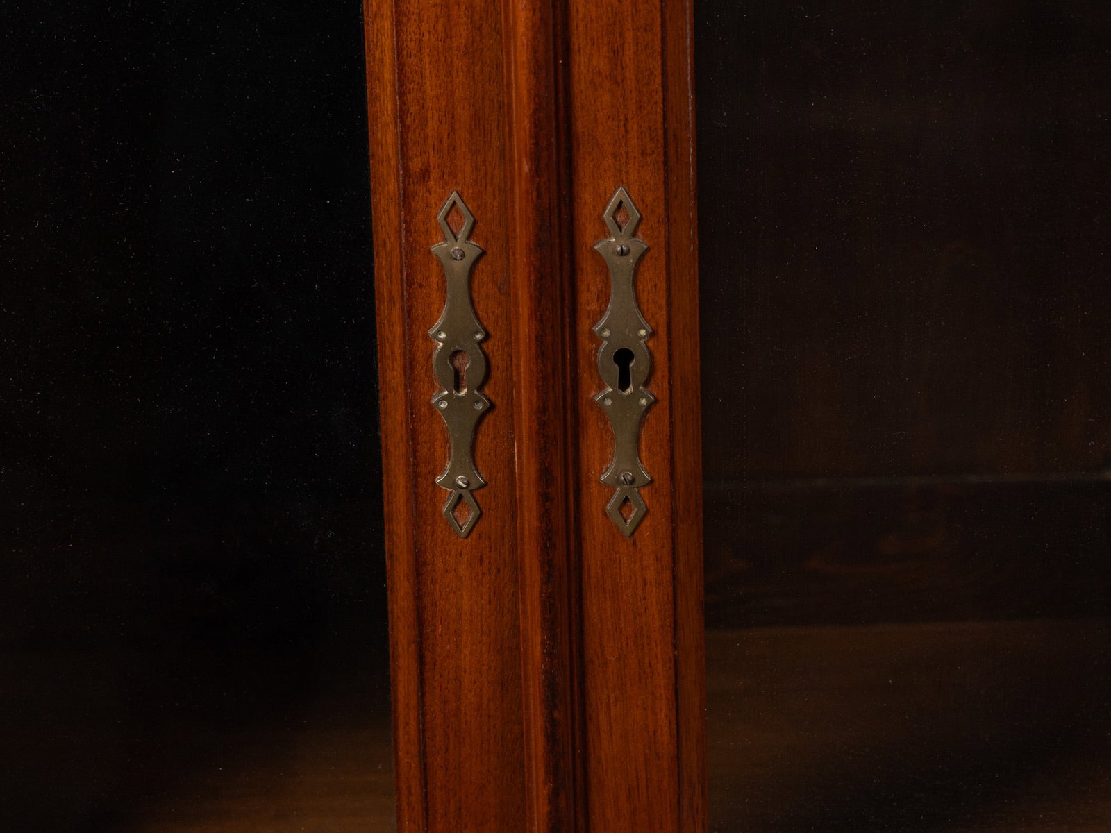 Antique Renaissance Revival 4-Door Mirrored Bookcase - 8