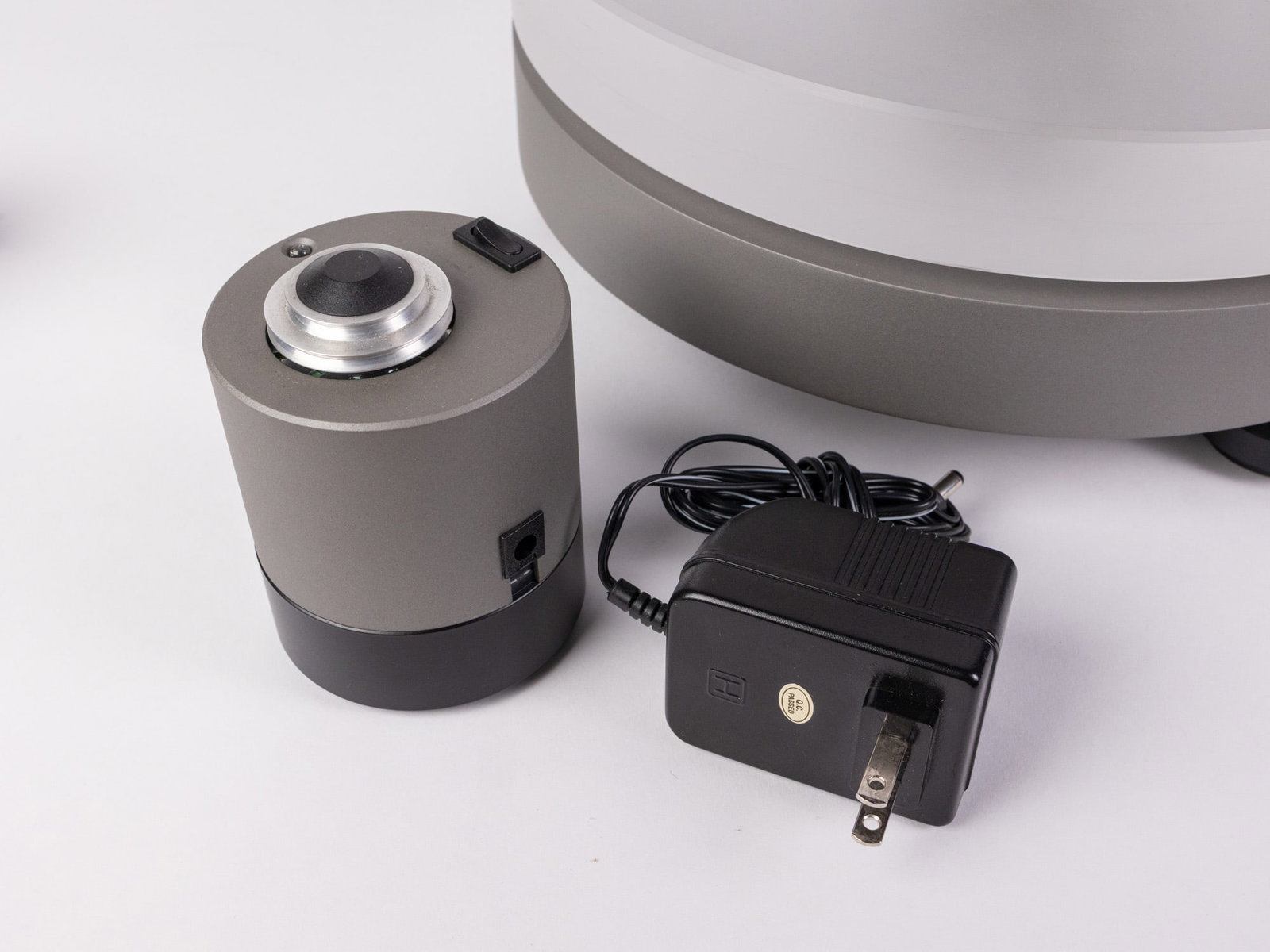 Pro-Ject RM9.1 Belt-Drive Turntable with Clearaudio Cartridge - 3